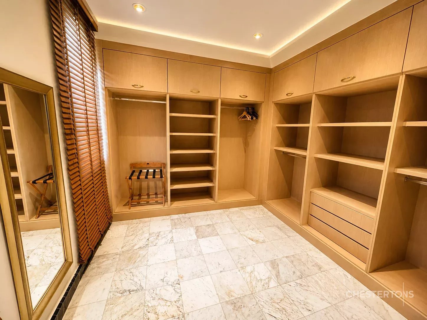  Image of Villa - 10 Bedrooms for Sale in Marrakech-Ménara-Marrakech-Morocco, Image 12