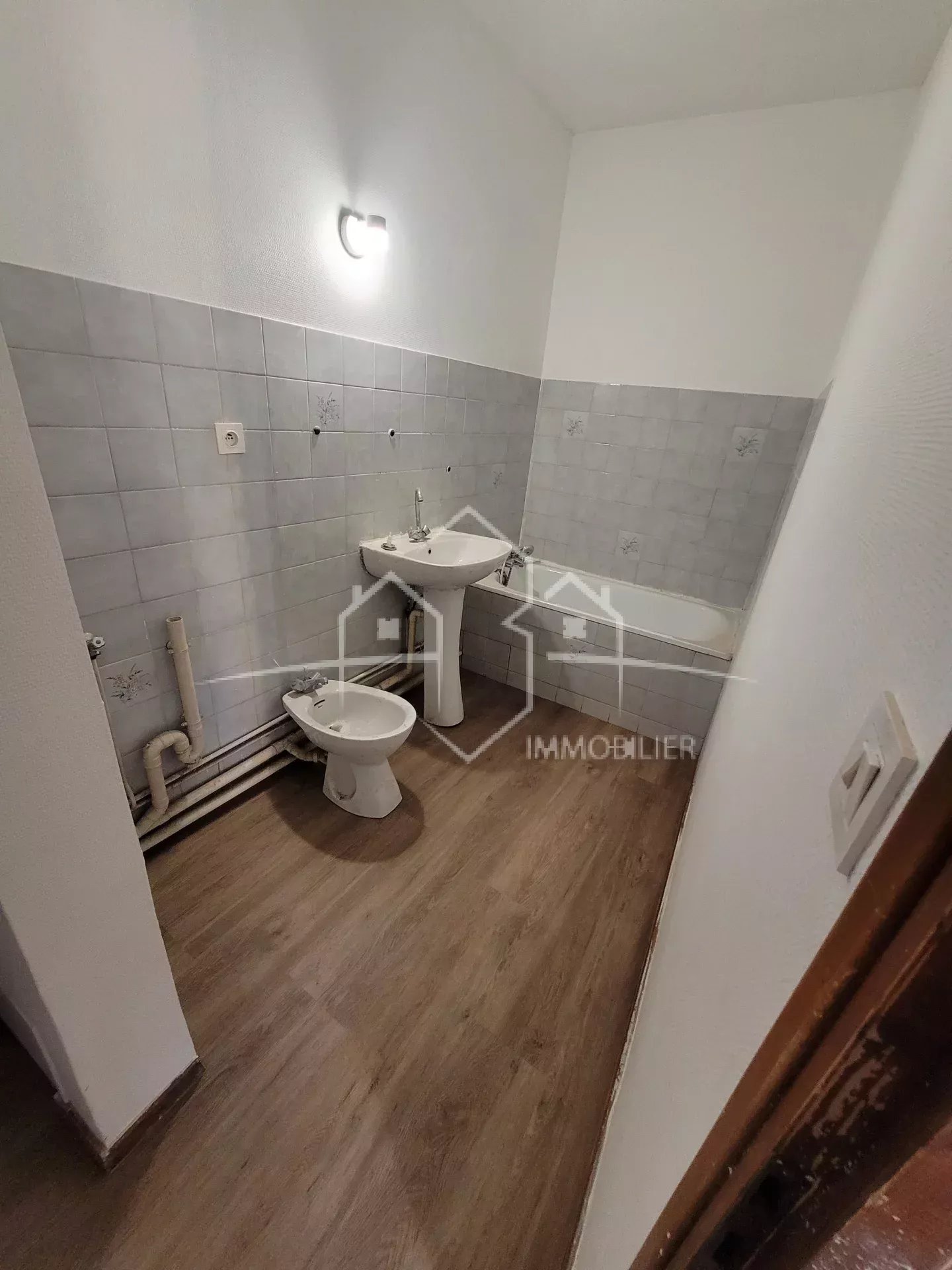 BEAUREPAIRE centre T2 2ème étage