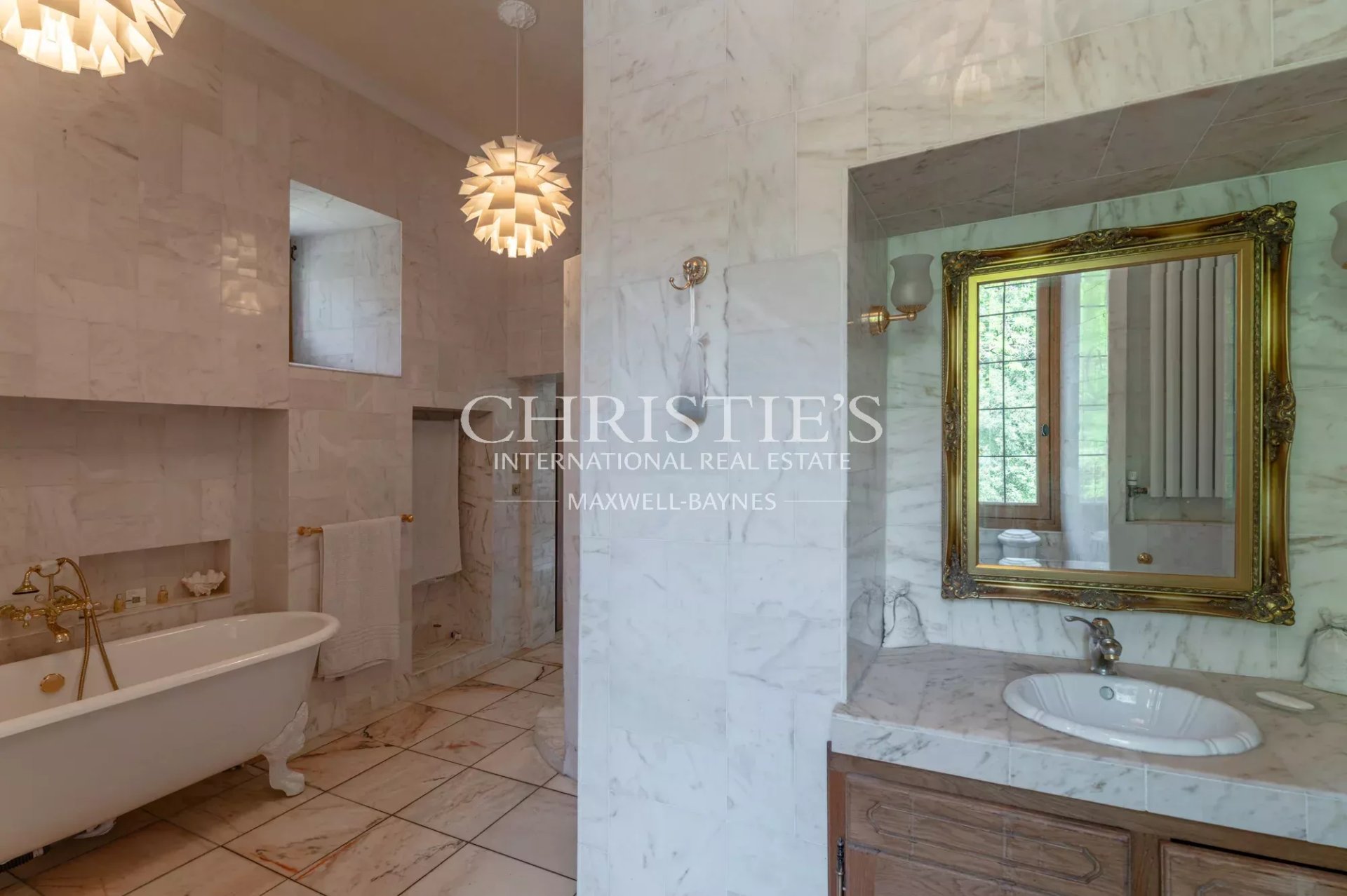 9 Bedroom Chateau's Image 18