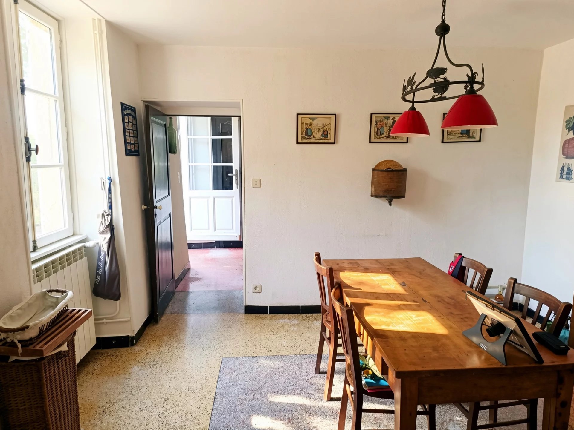 MAISON FAMILIALE DE CARACTÈRE AVEC PISCINE ET DE NOMBREUSES DÉPENDANCES — photo 11
