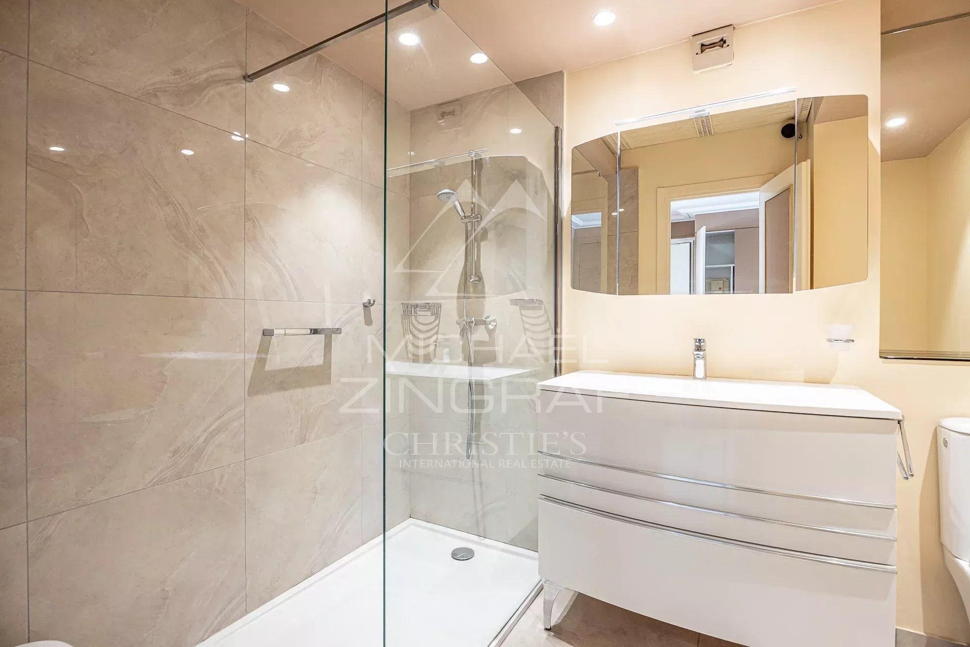 Apartment/Flat's Image 9