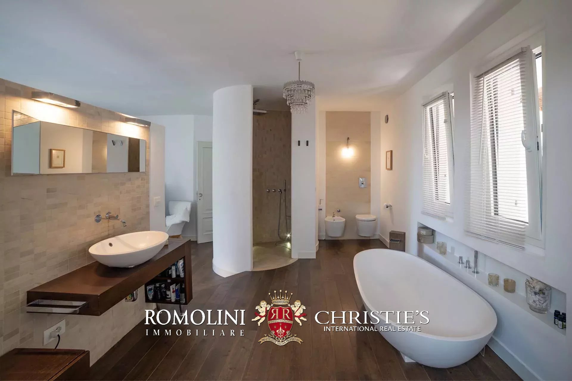 6 Bedroom Villa/Townhouse's Image 51