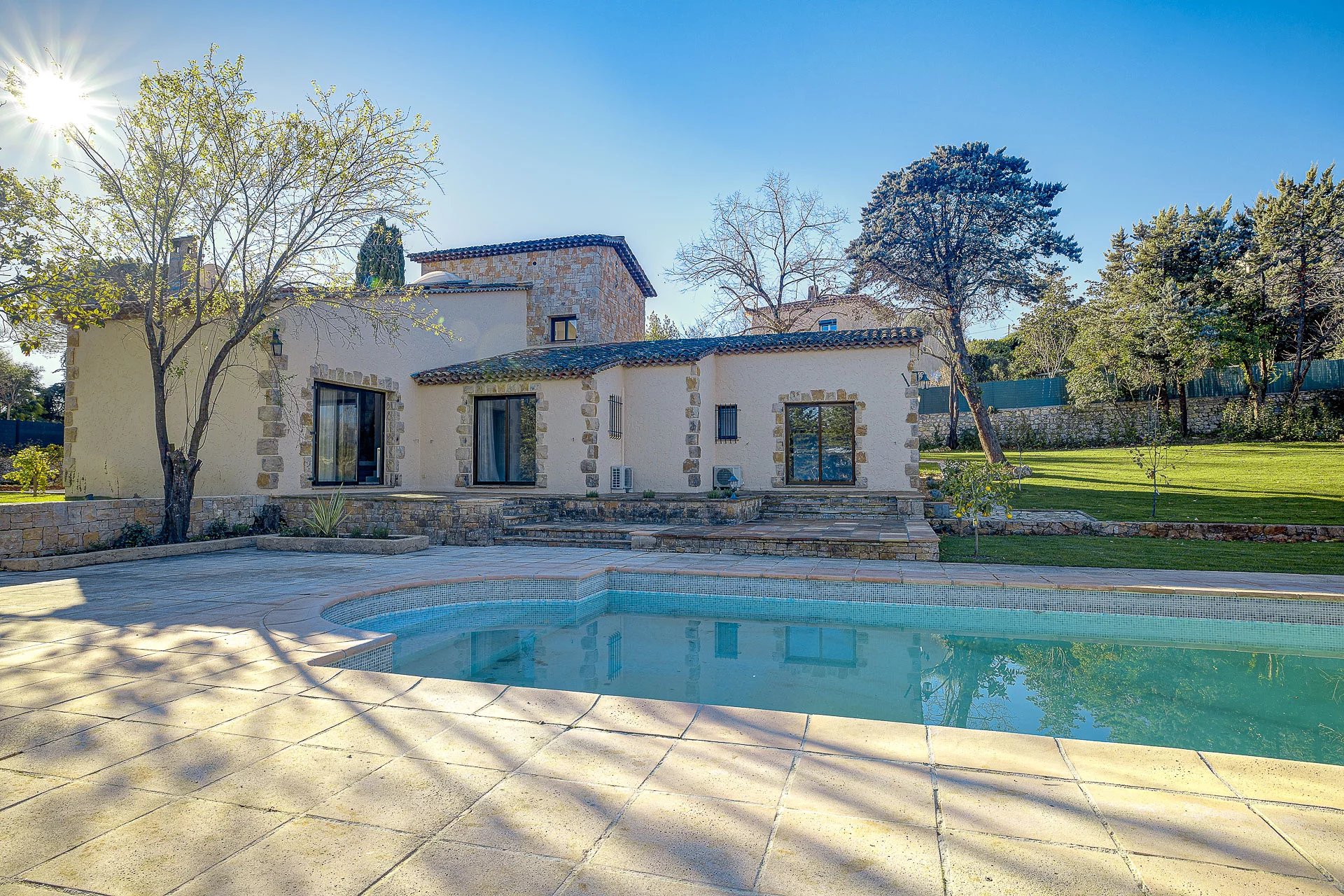 Sale House Valbonne