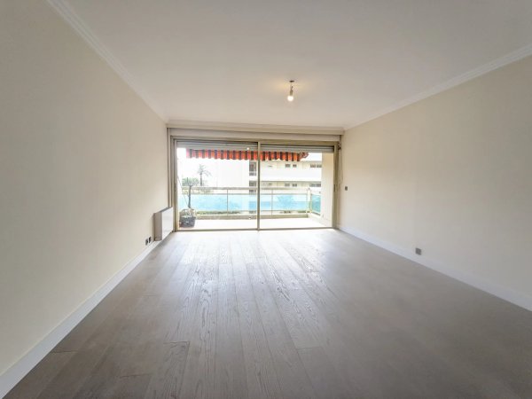 Nice Cimiez 3 bed apartment plus garage for sale — photo 2