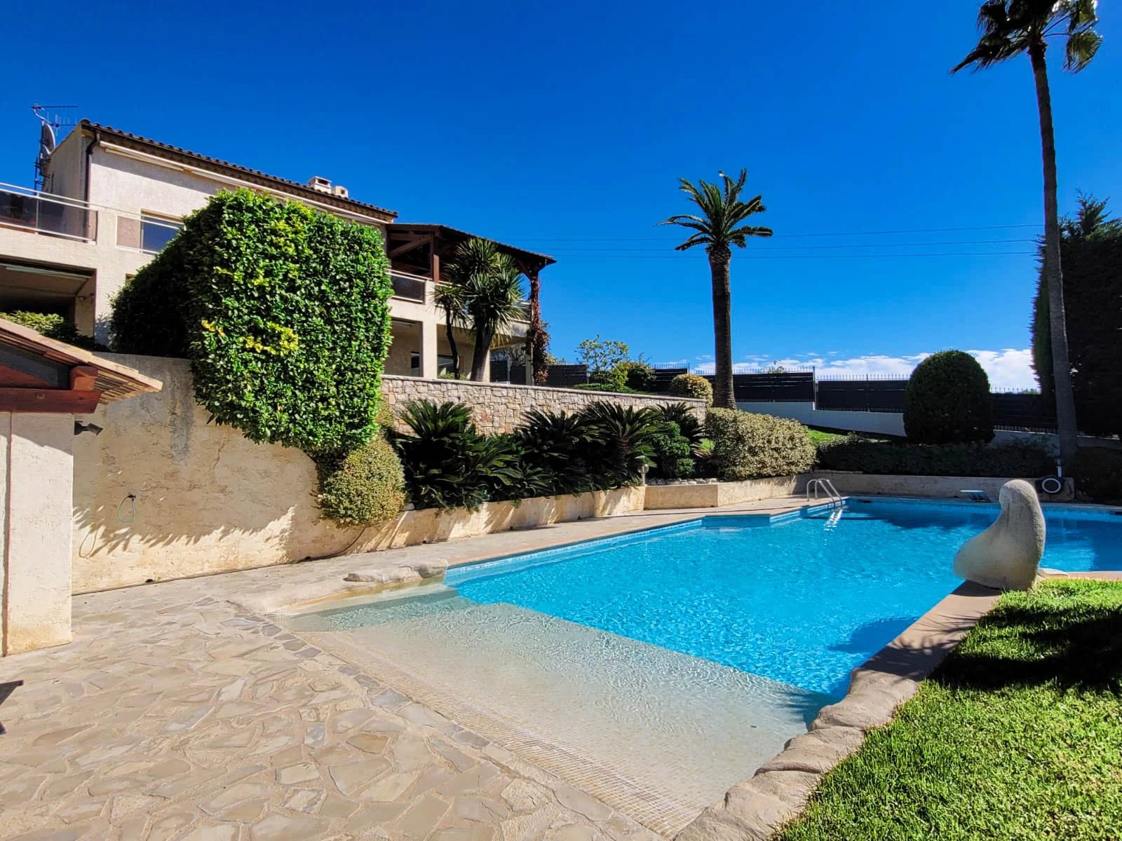 NICE CREMAT - Villa familiale avec piscine et terrains de jeux