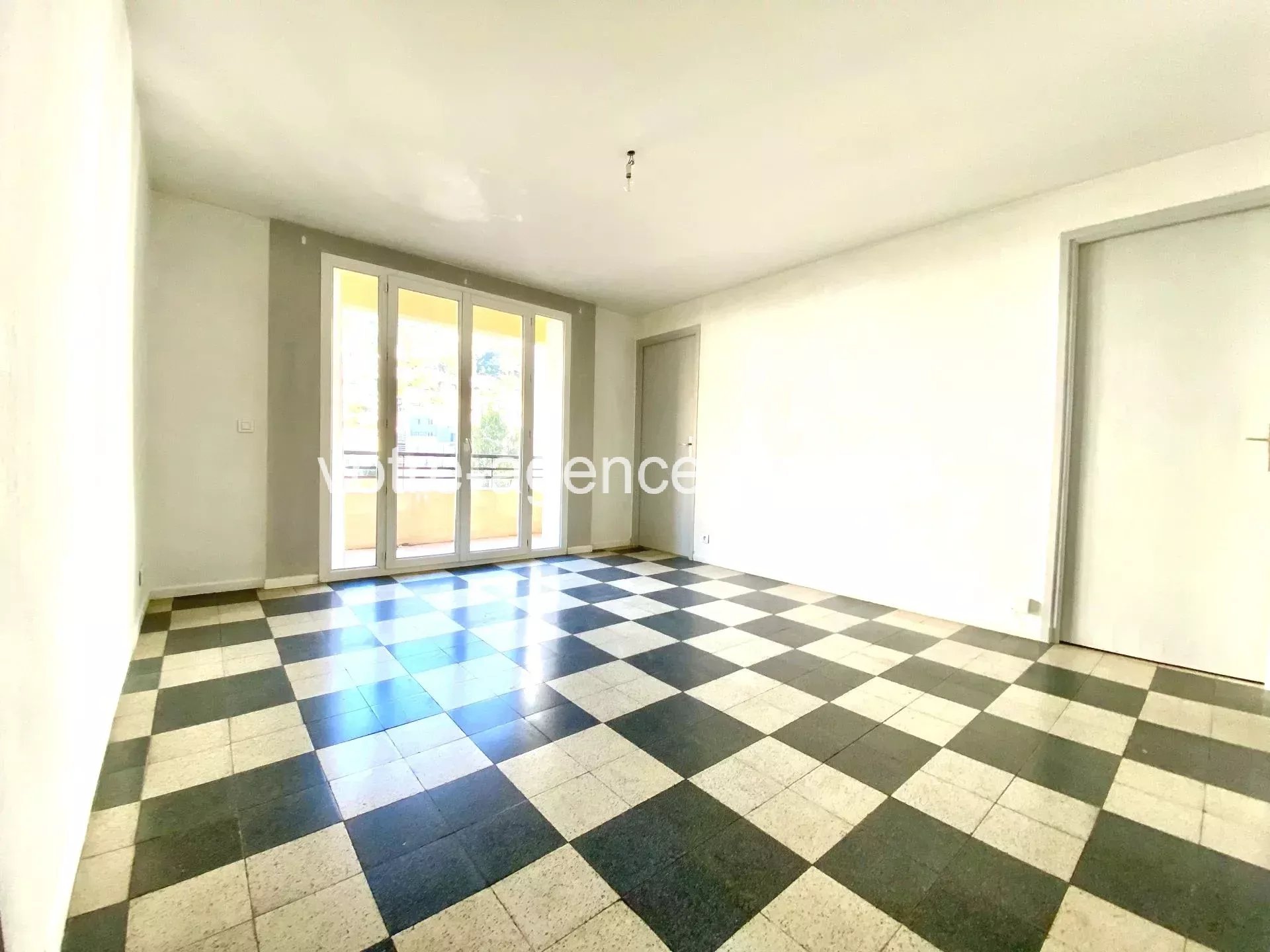 Nice-Saint Roch / 3 pièces 55.86m² avec balcon – 940€