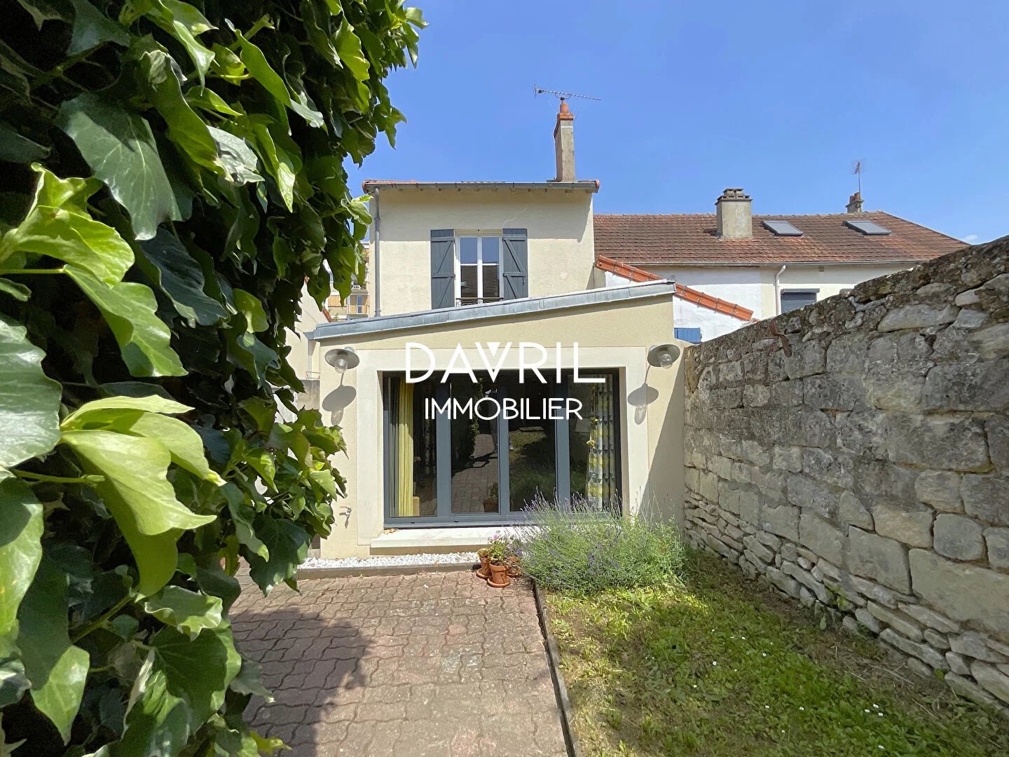CONFLANS STE HONORINE LE CHARME DE l4ANCIEN DANS UNE MAISON COMPLÈTEMENT RÉNOVÉE !