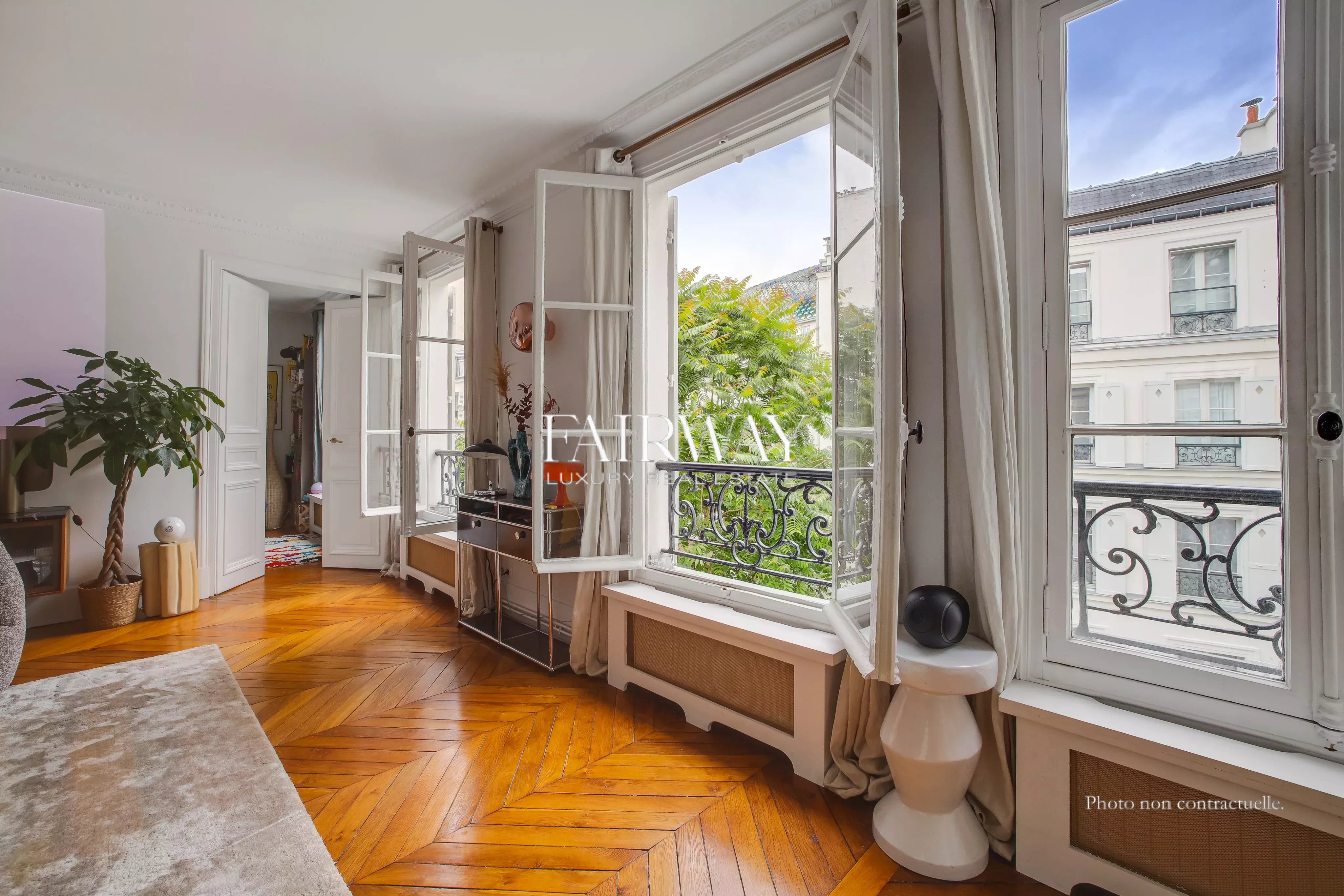 Paris 8e – Parc Monceau – Appartement 98 m² traversant, 2 chambres, calme sur grande cour ouverte, 4e étage avec ascenseur