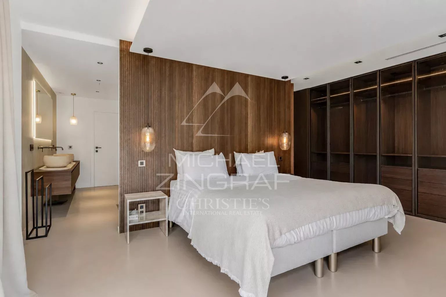 6 Bedroom Villa/Townhouse's Image 5