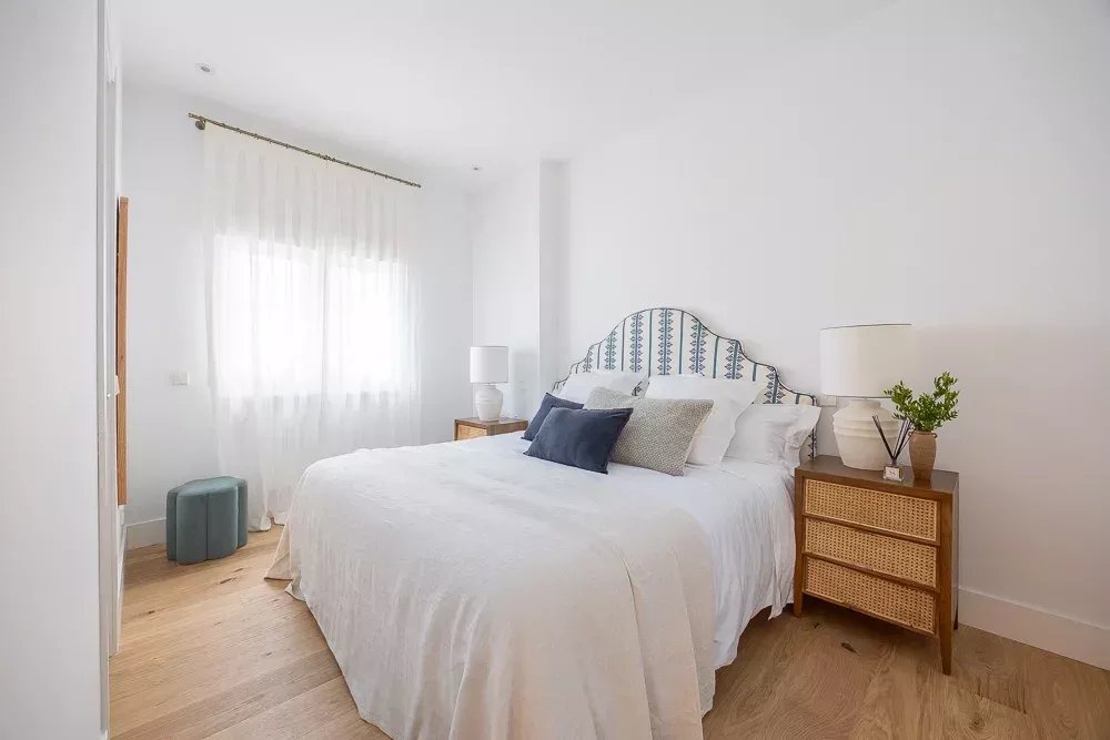 Fully Renovated Apartment in the Heart of Salamanca - picture 26