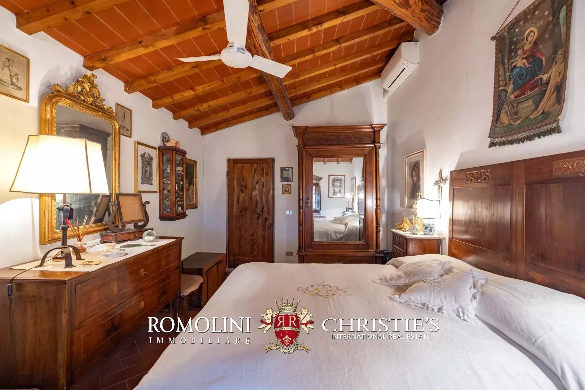 8 Bedroom Villa/Townhouse's Image 38