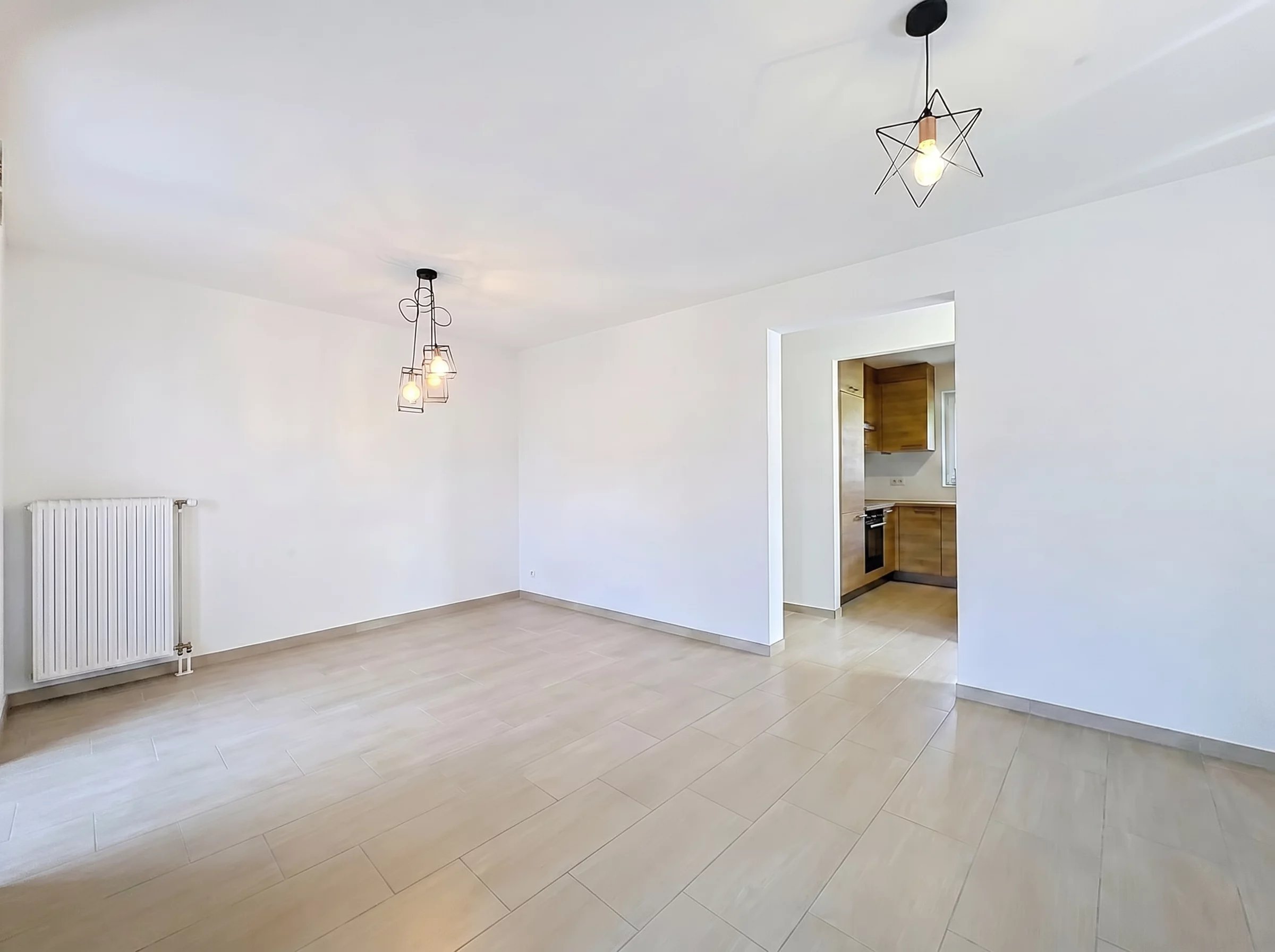 Exclusivité - Splendide maison de village rénovée, jardin et piscine