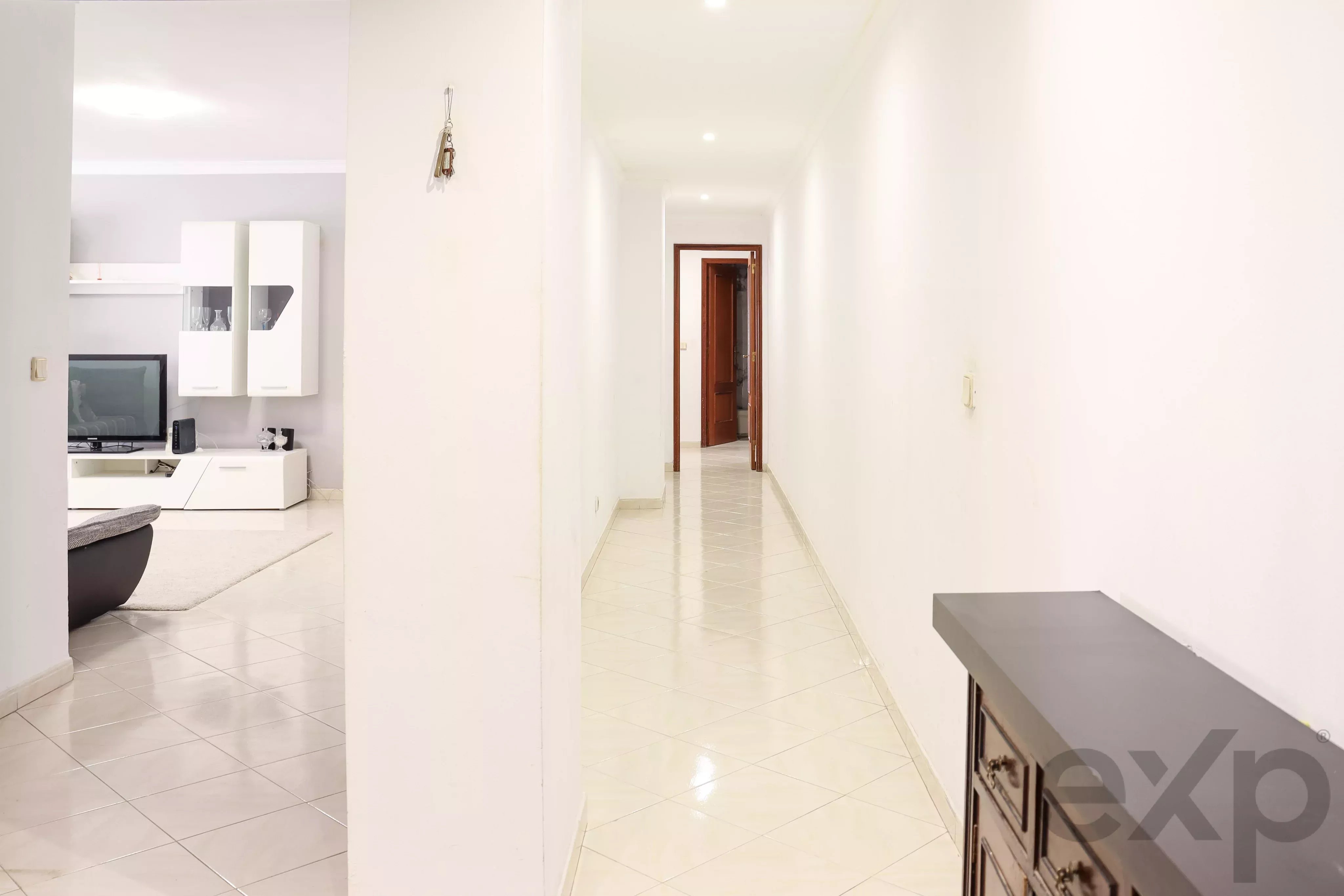 Spacious 3 Bedroom Apartment with En Suite | 130 sqm | Fireplace | Lift | Storage Room | Rinchoa, Sintra 87157830 image 2