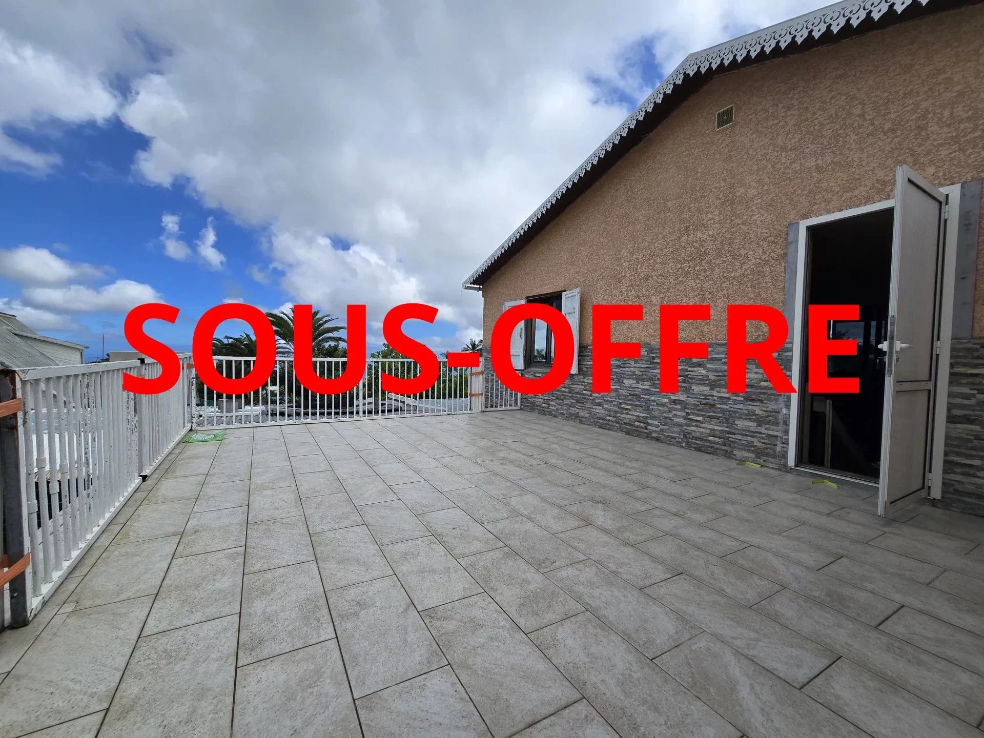 Potentiel et volumes au rendez-vous – Maison T7 sur 430 m², à 5 min du centre du Tampon
