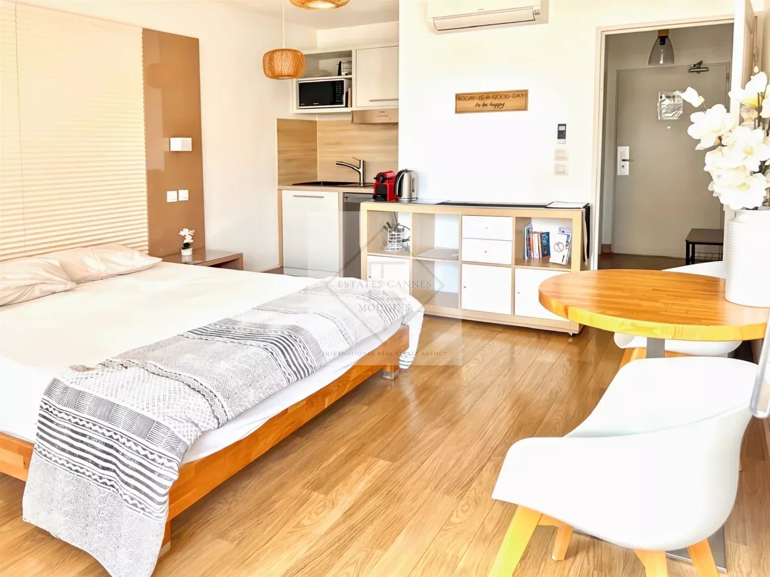 VILLENEUVE-LOUBET PLAGE — STUDIO MEUBLÉ 24 M² AVEC BALCON — PREMIÈRE LIGNE MER — photo 4