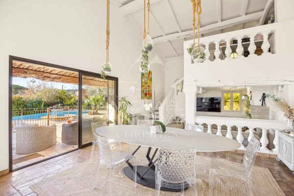 Charming Renovated Property with Guest Suites and Wellness Area — photo 5