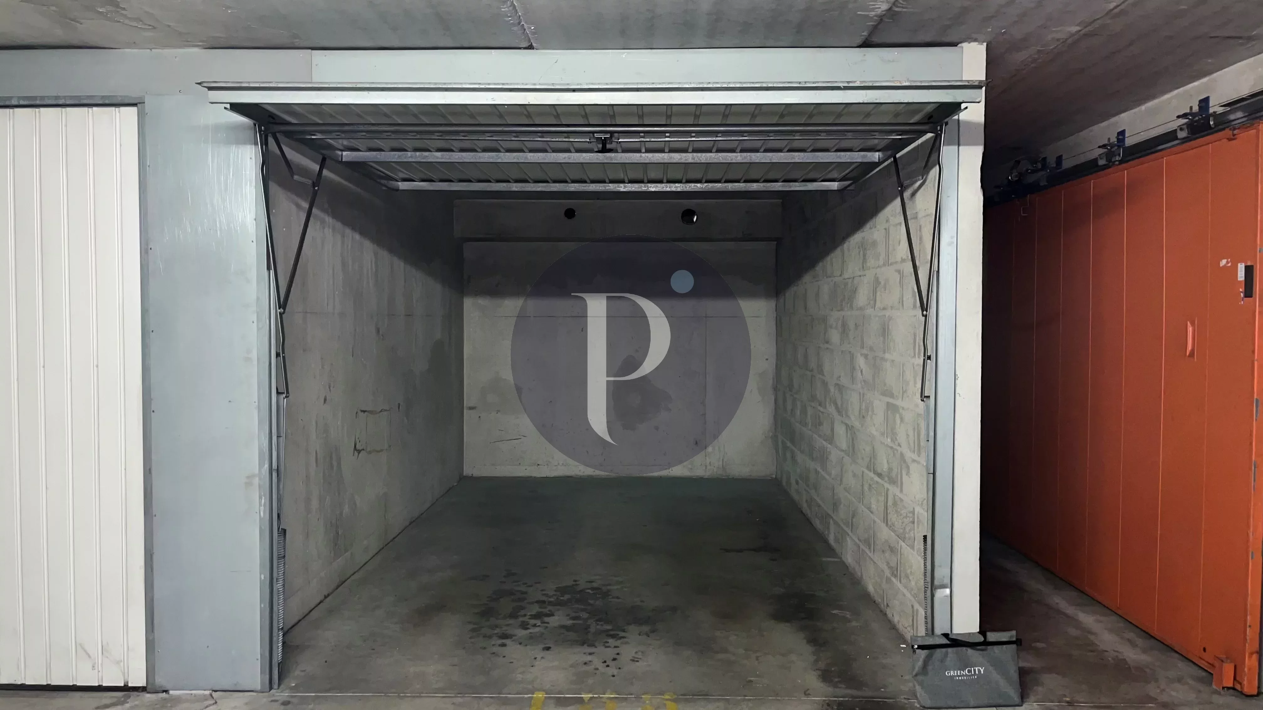 location-parking-sceaux-83873144