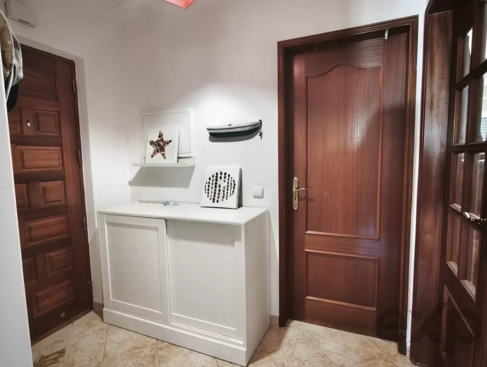 Converted T2 last floor apartment – Alvor, Portimão 8500-451 image 17