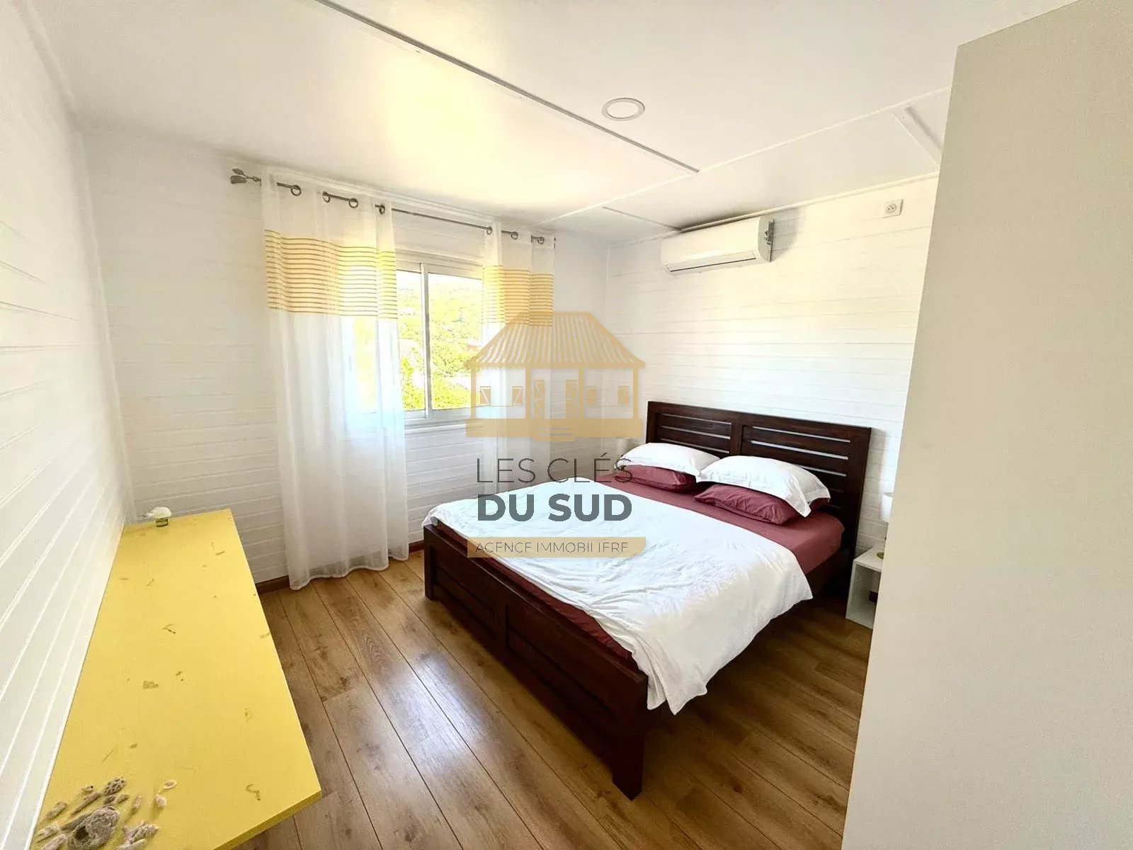 A LOUER - UNE MAISON DE TYPE T5 DE 140,82 M² ENVIRON - SAINT-JOSEPH -  1160€