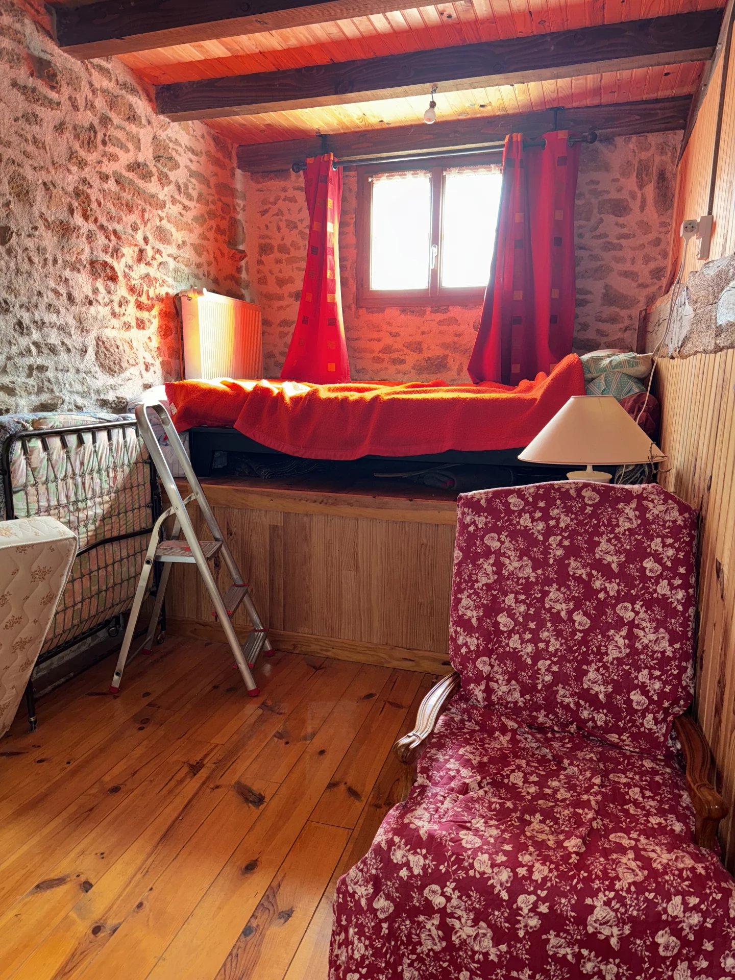 Farmhouse to renovate - Between Guéret and Jarnages