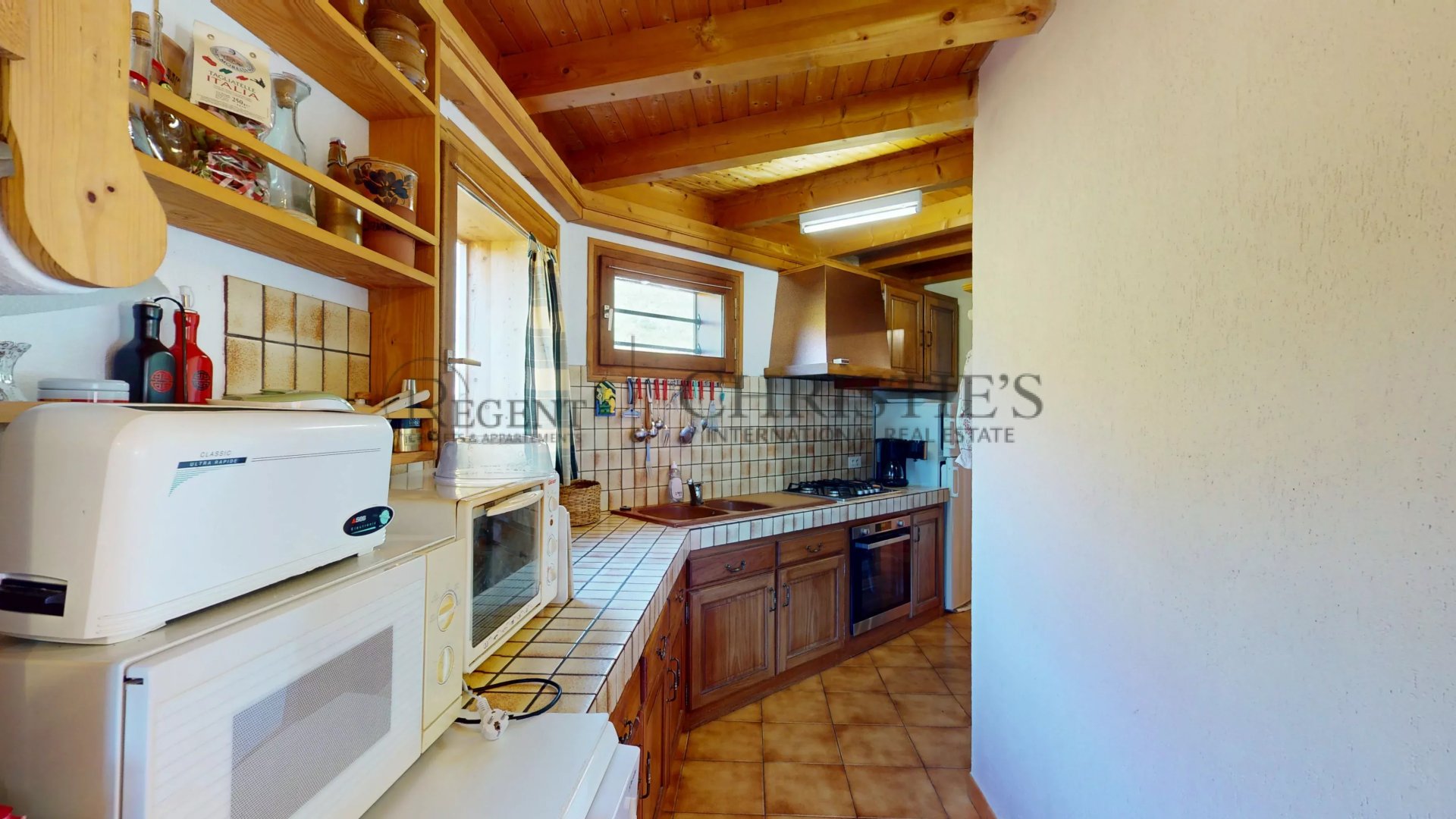 5 Bedroom Villa/Townhouse's Image 7