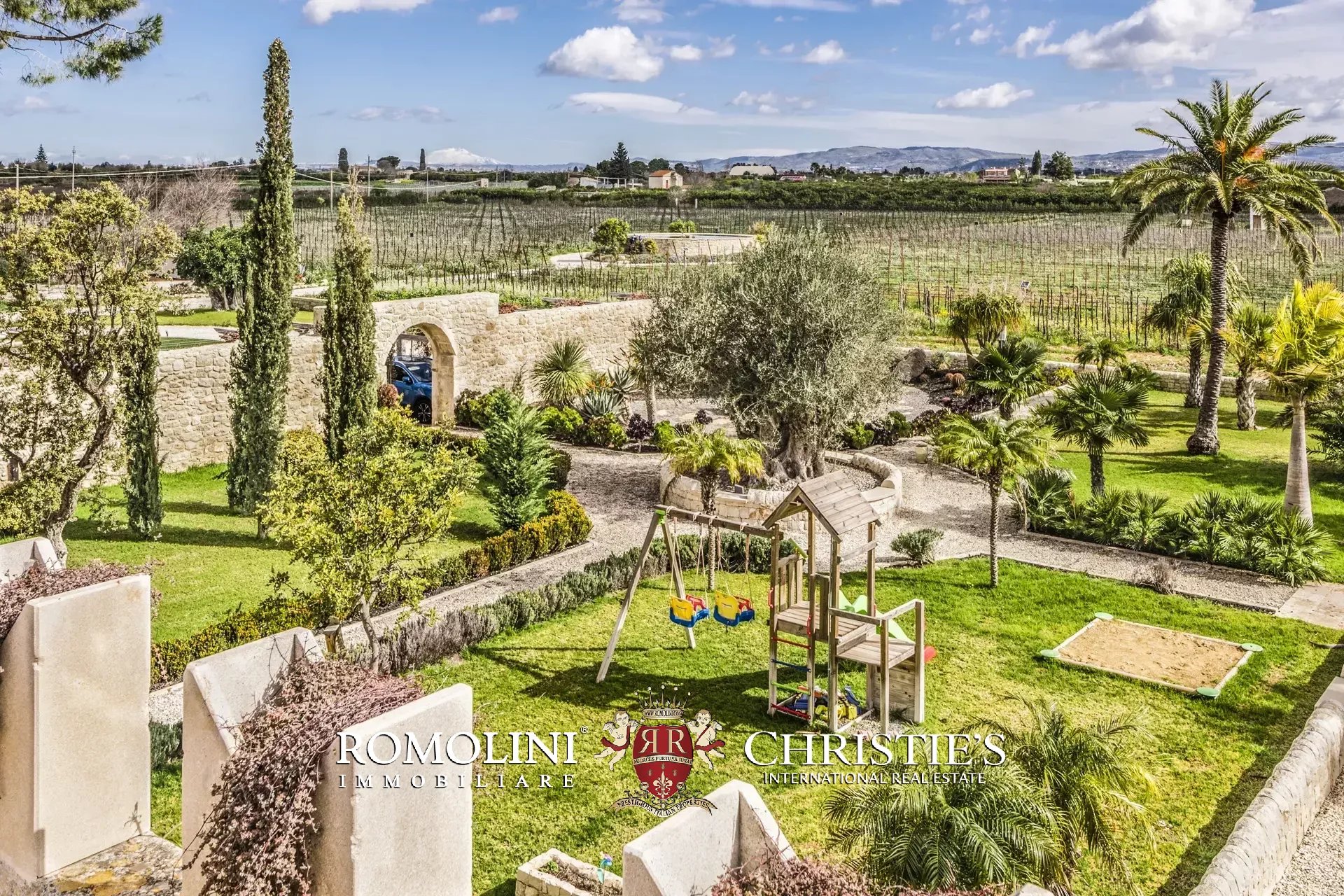5 Bedroom Vineyard's Image 8