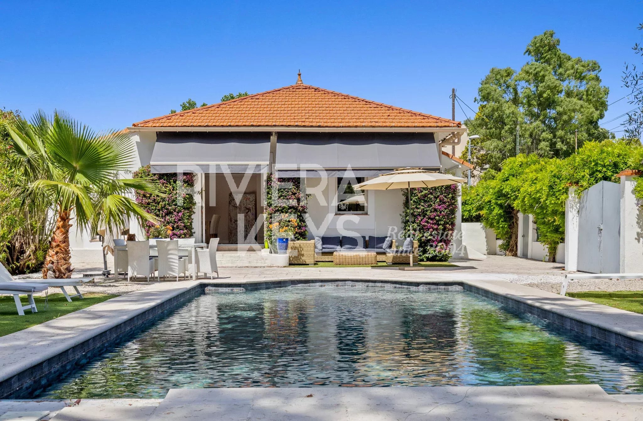 MANDELIEU-LA-NAPOULE - Minelle : Maison contemporaine de plain-pied avec piscine