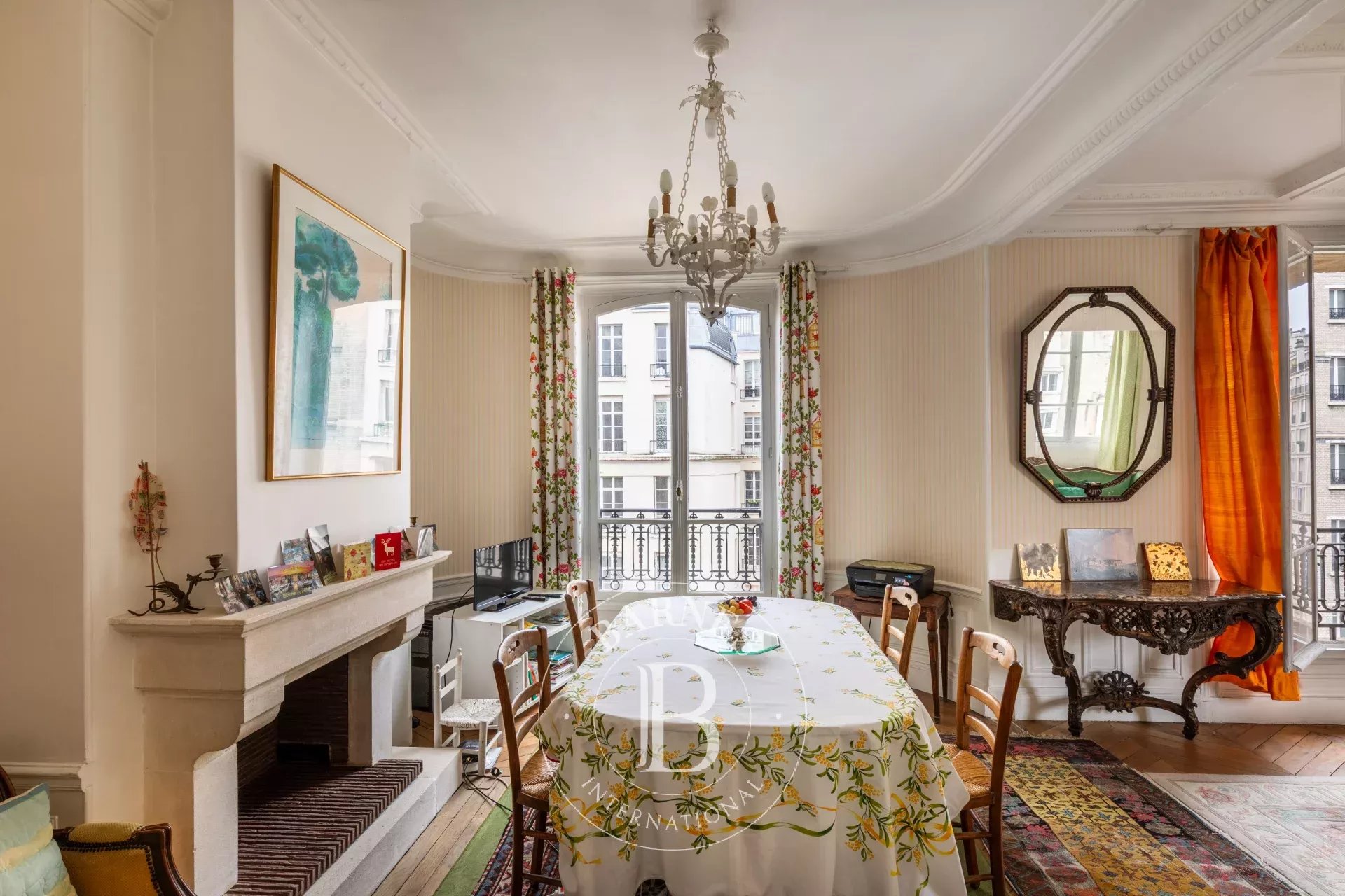 Paris 16 - La Muette - Upper floor - Dual-aspect - 1 bedroom