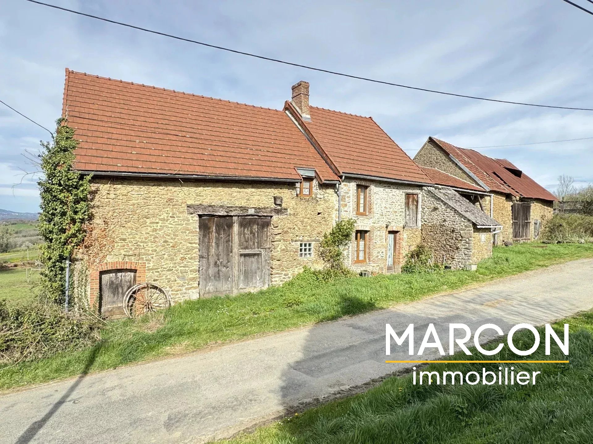 Farmhouse to renovate - Between Guéret and Jarnages