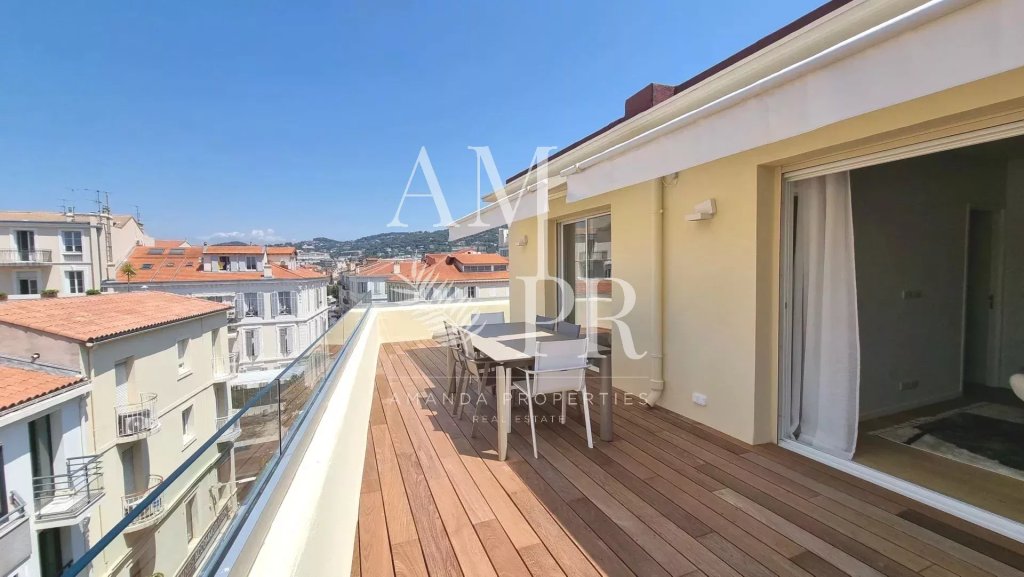 Apartment for sale in Cannes — Magnificent 3 rooms apartment - City center - Sea view - Cannes