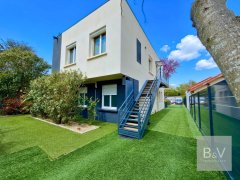 Modern 6-room house 147 m² — photo 1 of 7