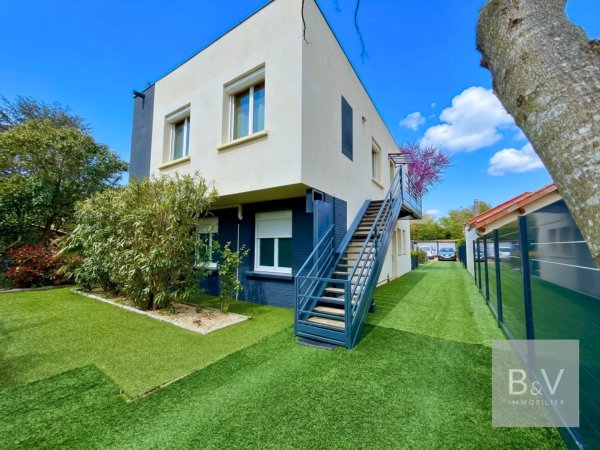 Modern 6-room house 147 m² — photo 1