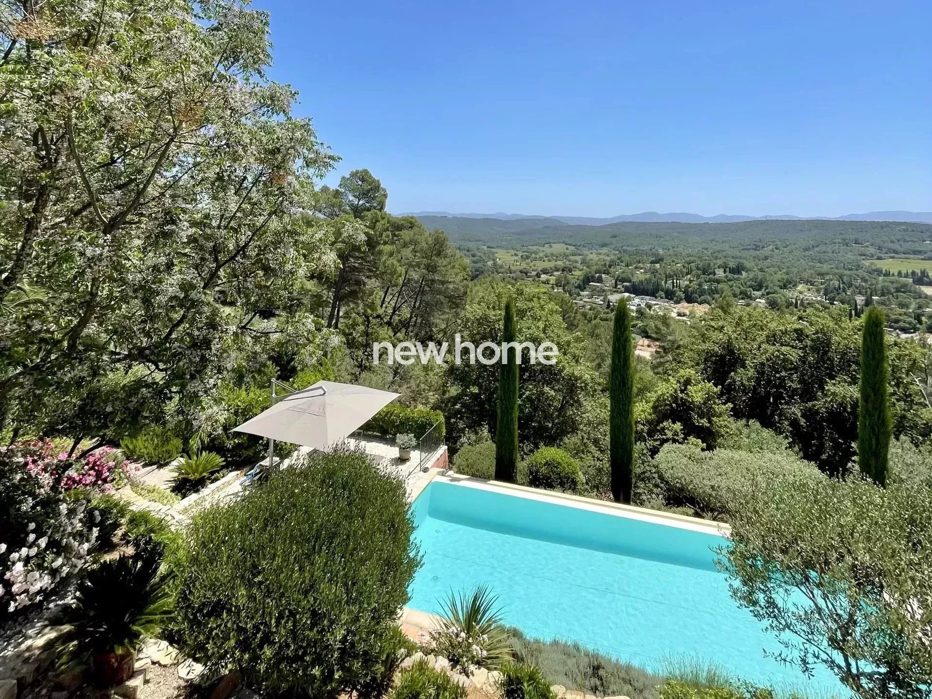Magnifique villa avec vue panoramique à Lorgues