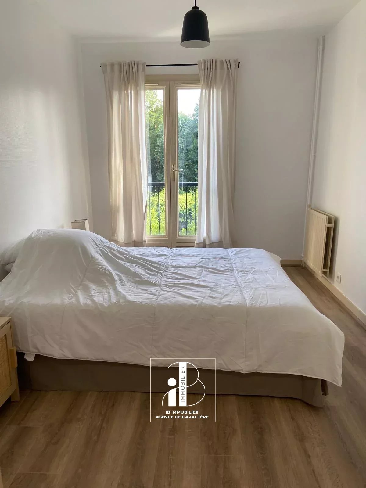 FONTAINEBLEAU T2 - 43 M² - NEAR TOWN CENTER - FURNITURE - PARKING SPACE