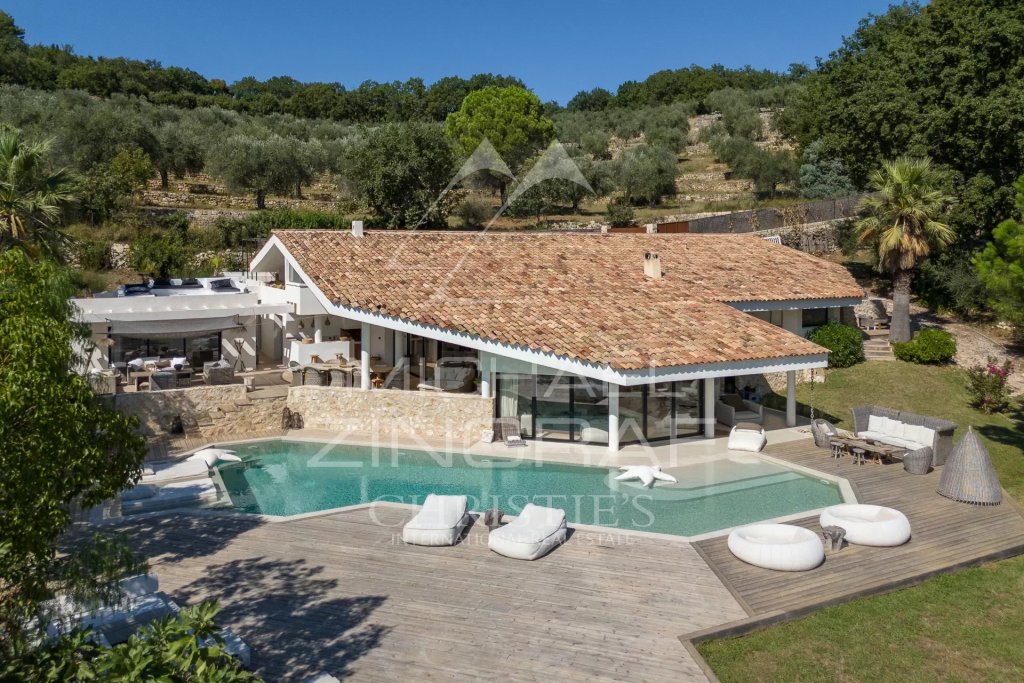 Villa for sale in Le Rouret — Luxury Contemporary Villa for Sale in Le Rouret | Family Estate