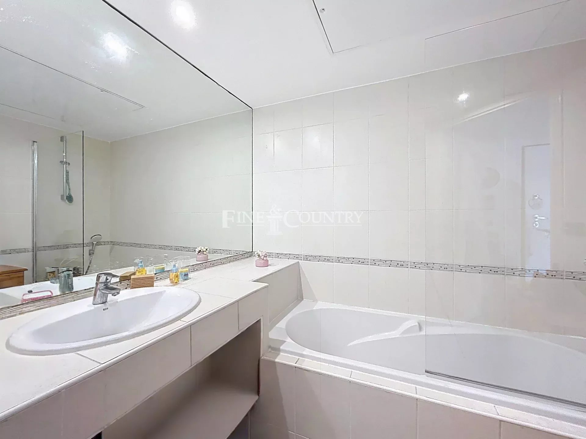 Photo of For sale in Cannes Center, one bedroom appartment  with terrasse ande garage