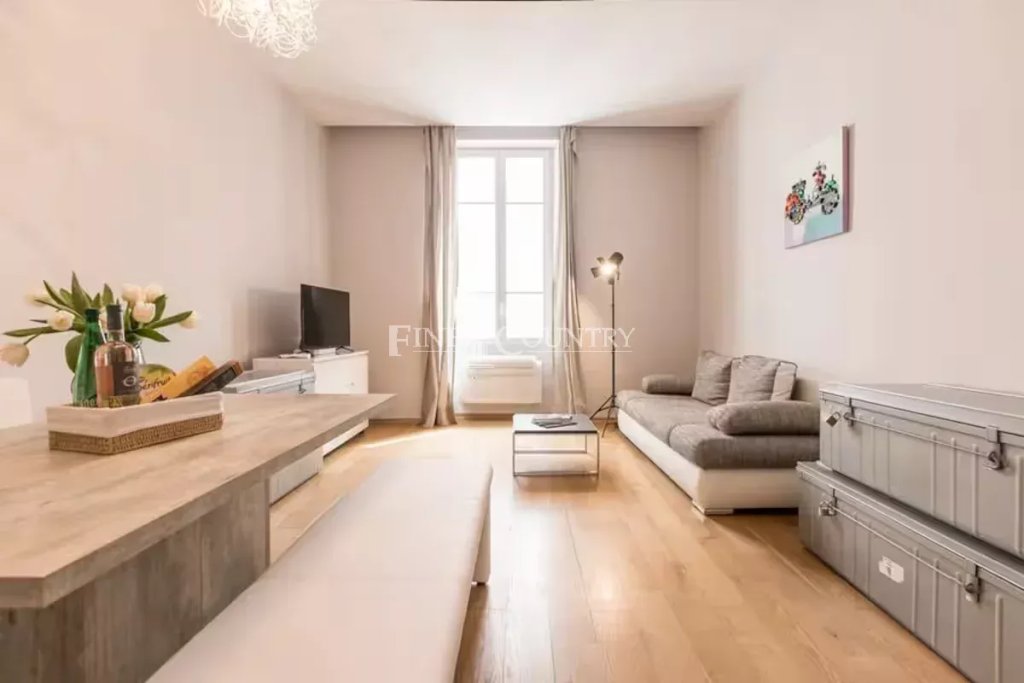 Apartment for sale in Cannes — Investment apartment for sale in the Banane, Cannes