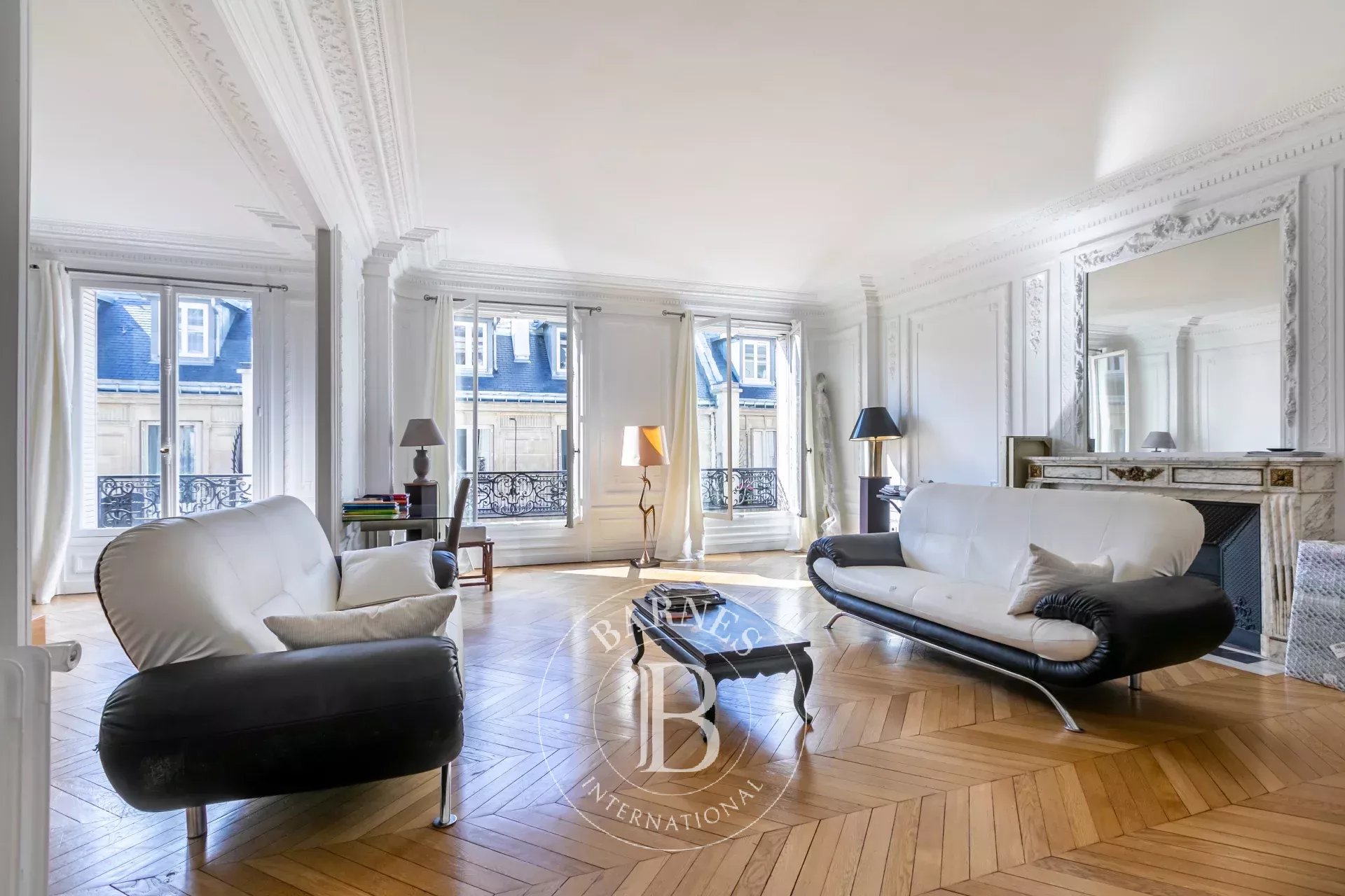 Paris 16 - Victor Hugo - 3 or 4-bedroom family apartment