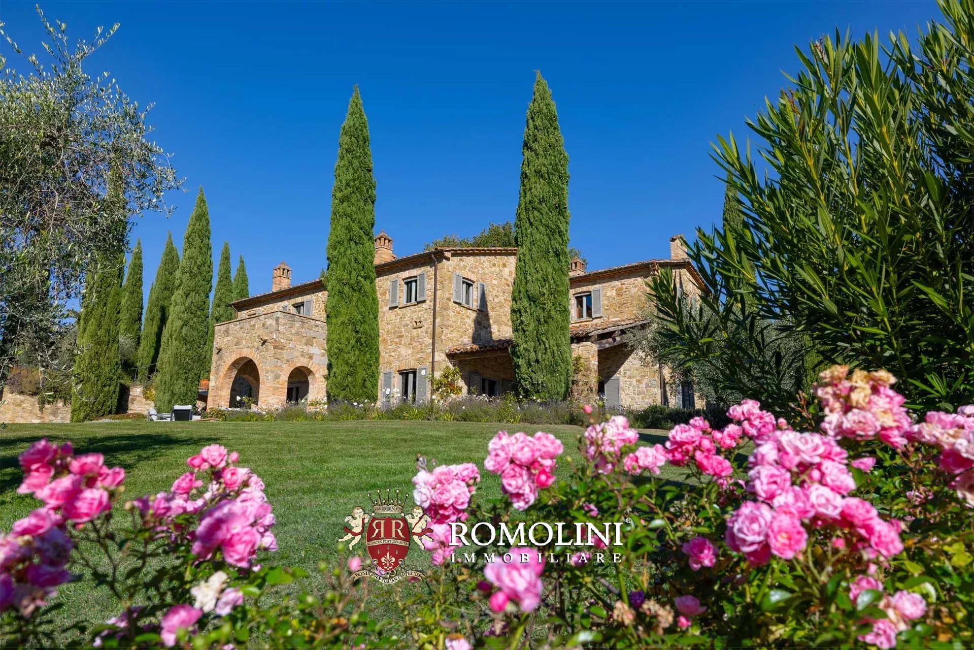 4 Bedroom Villa/Townhouse's Image 9