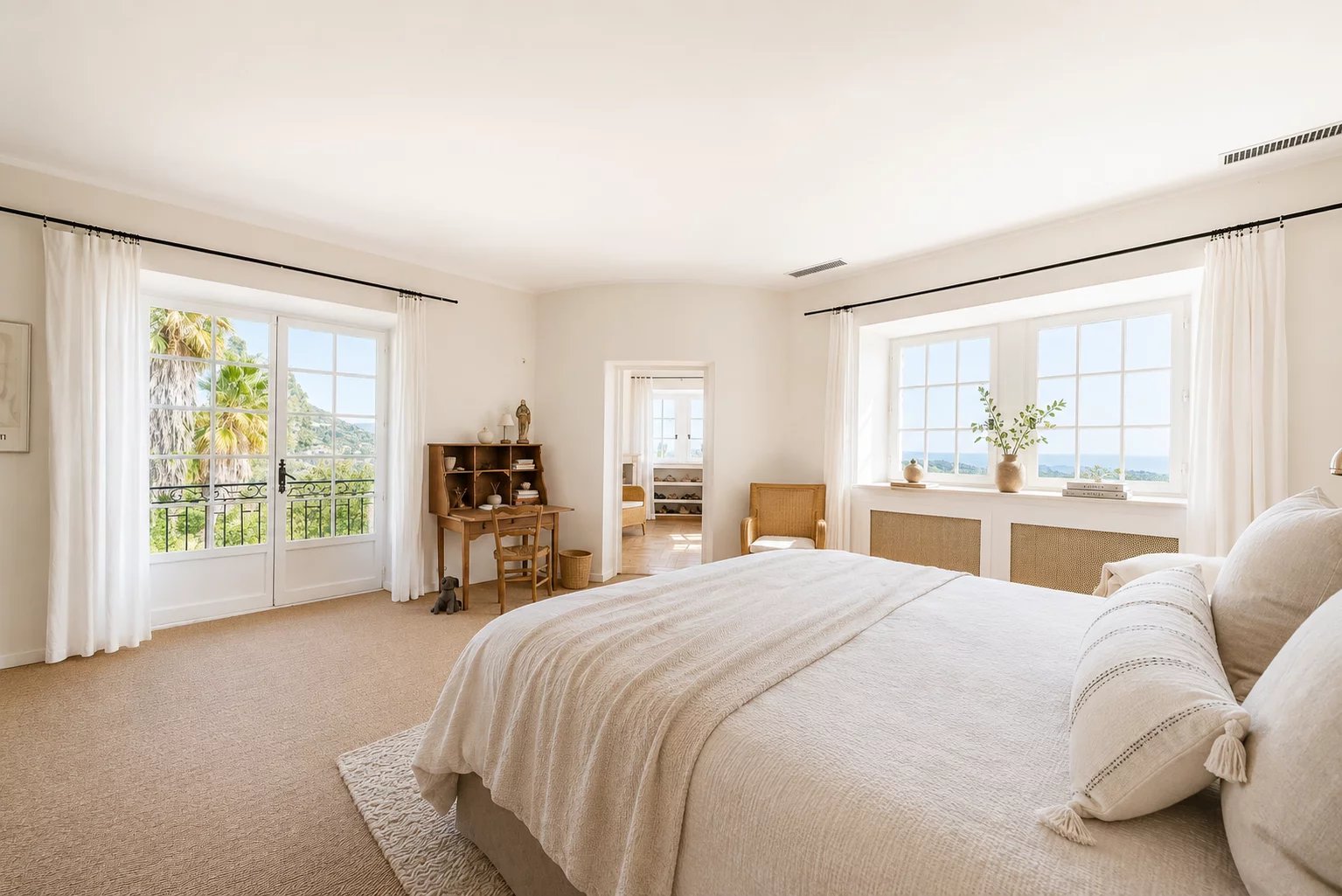  Image of Villa - 6 Bedrooms for Sale in Alpes-Maritimes-Vence-France, Image 15