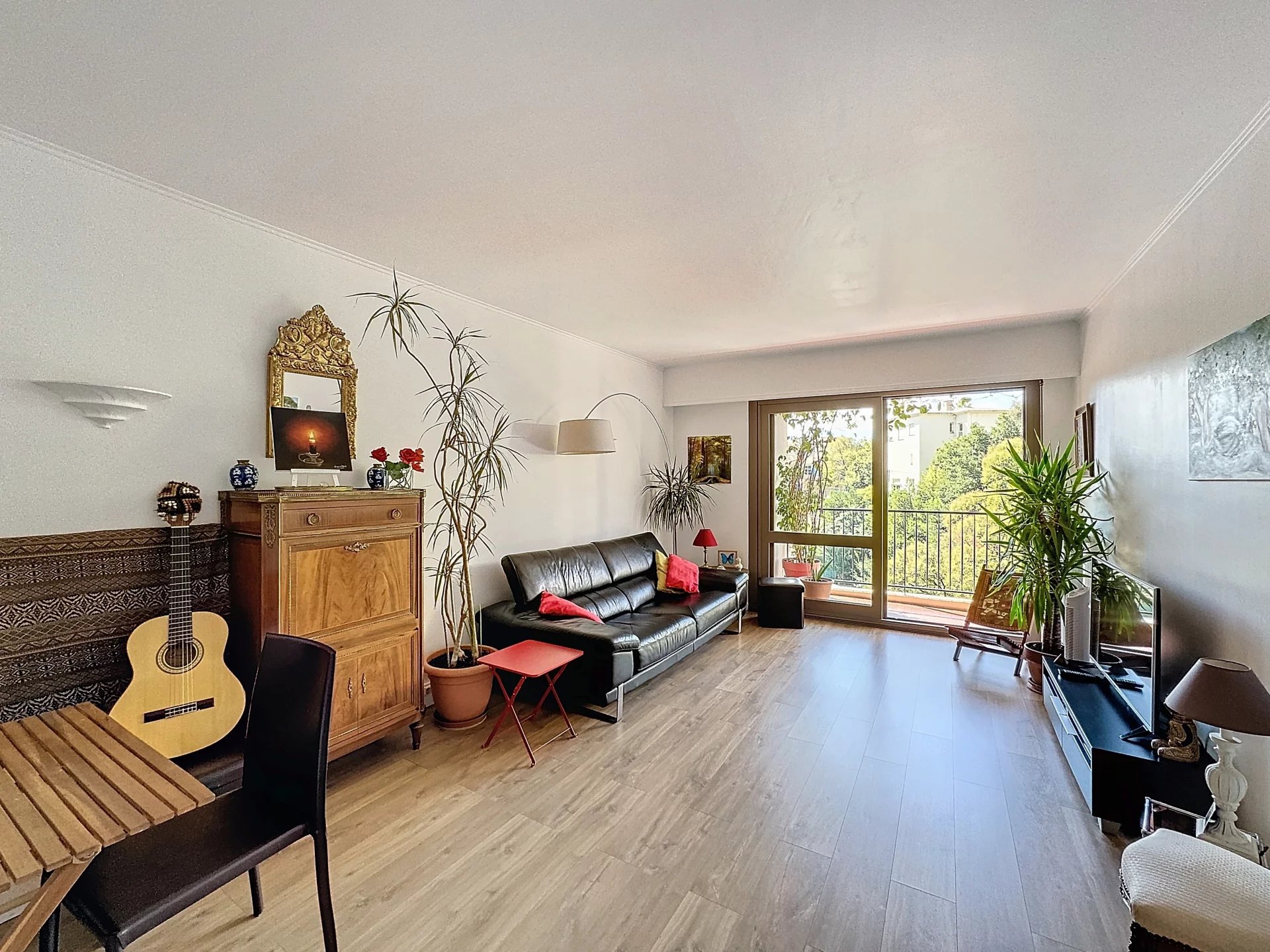 A VENDRE GRAND 2P AVEC TERRASSE PLEIN SUD - CANNES QUARTIER ANGLAIS