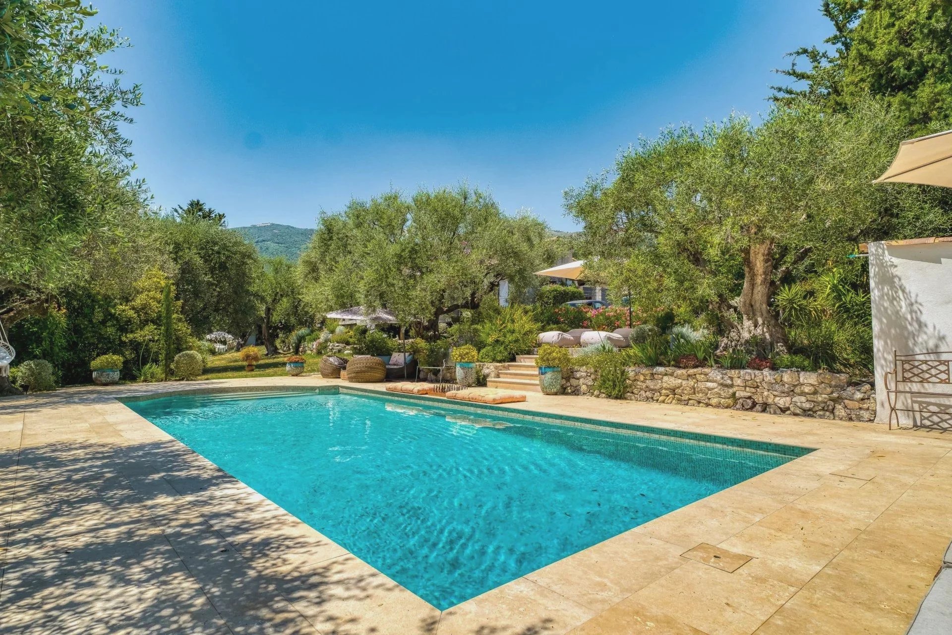 Tourrettes-sur-Loup – Elegant Provençal villa within walking distance of the village