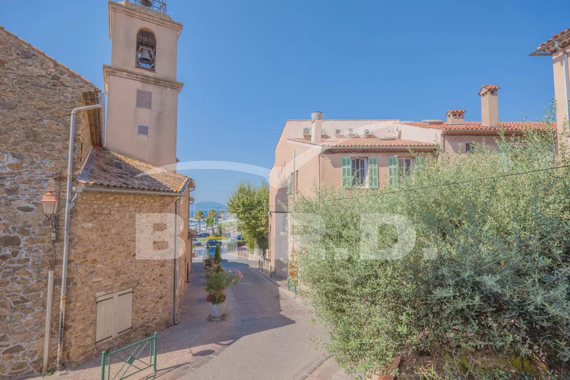 SAINTE MAXIME : Centre ville appartement avec vue mer