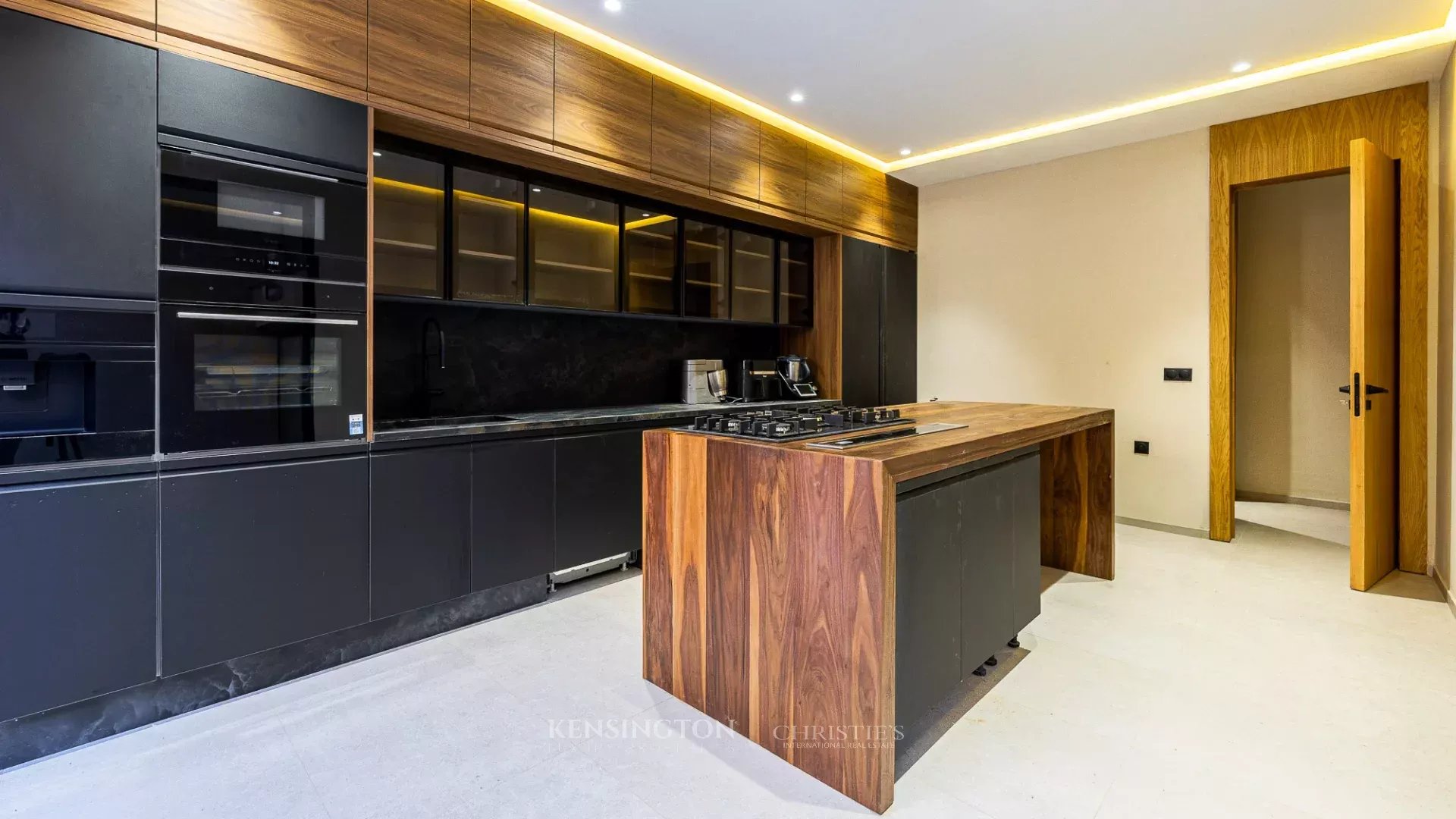 4 Bedroom Villa/Townhouse's Image 8