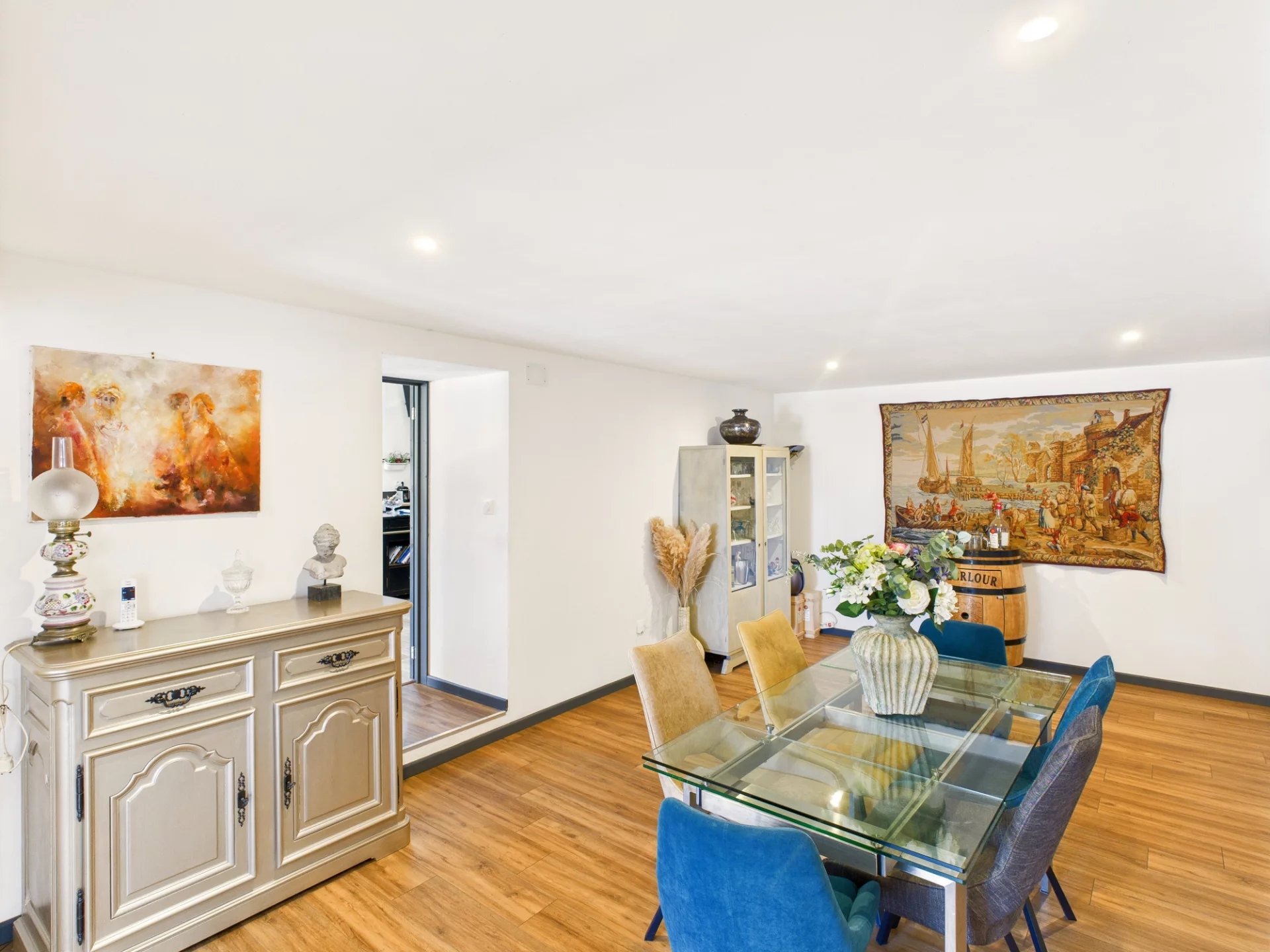 House in Nanteuil-en-Vallee - Image 4