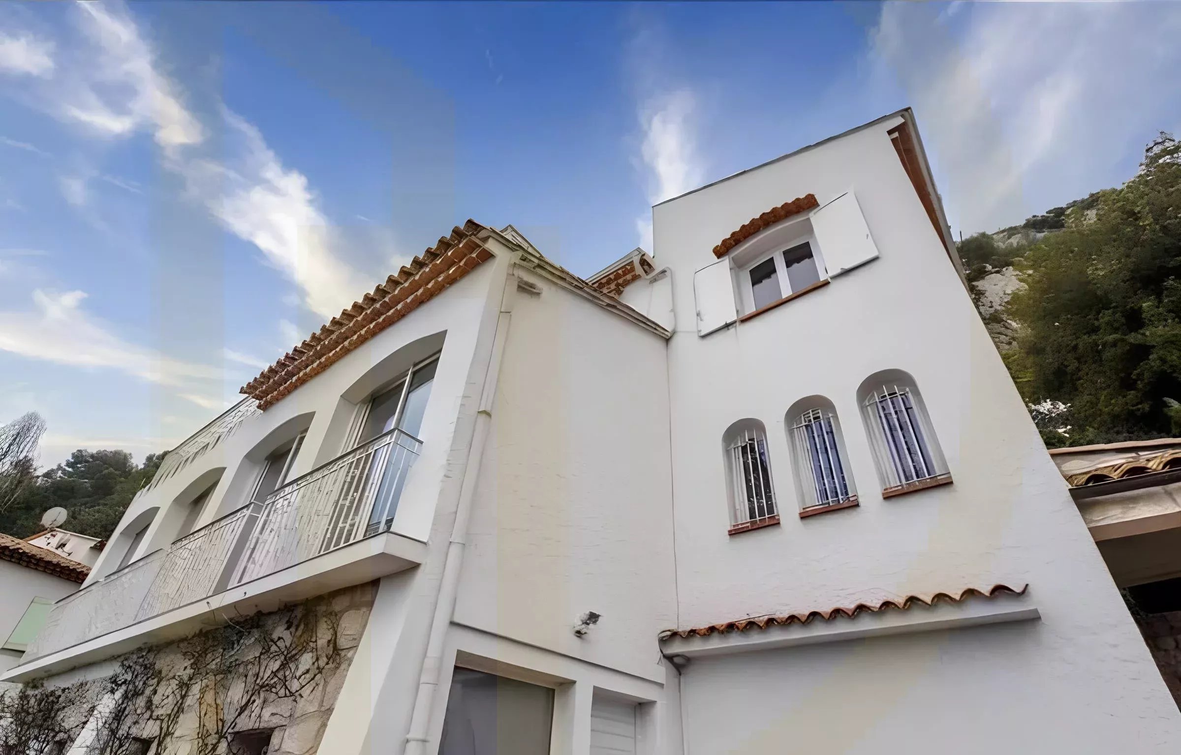 La Turbie - Spacious neo-Provencal house with sea view and Trophée d'Auguste