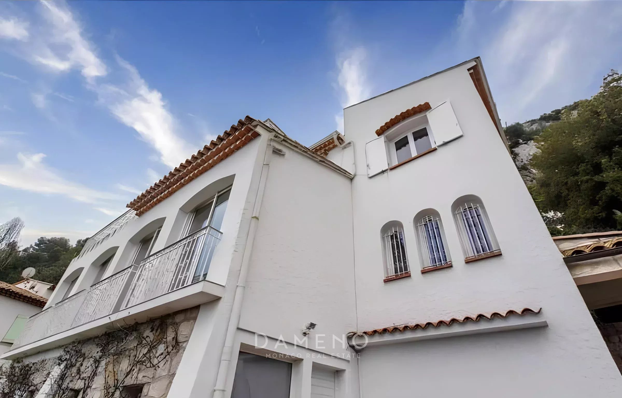 La Turbie – Spacieuse maison néo-provençale avec vue mer et Trophée d’Auguste