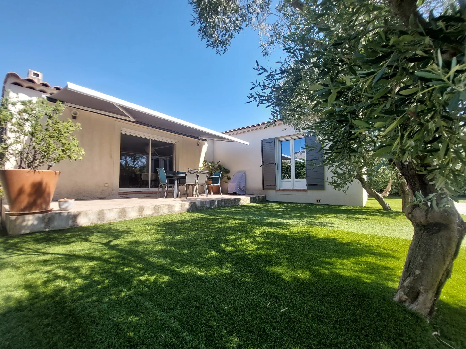 VILLA PLAIN PIED 110m2 sur TERRAIN 740 m2 AVEC PISCINE