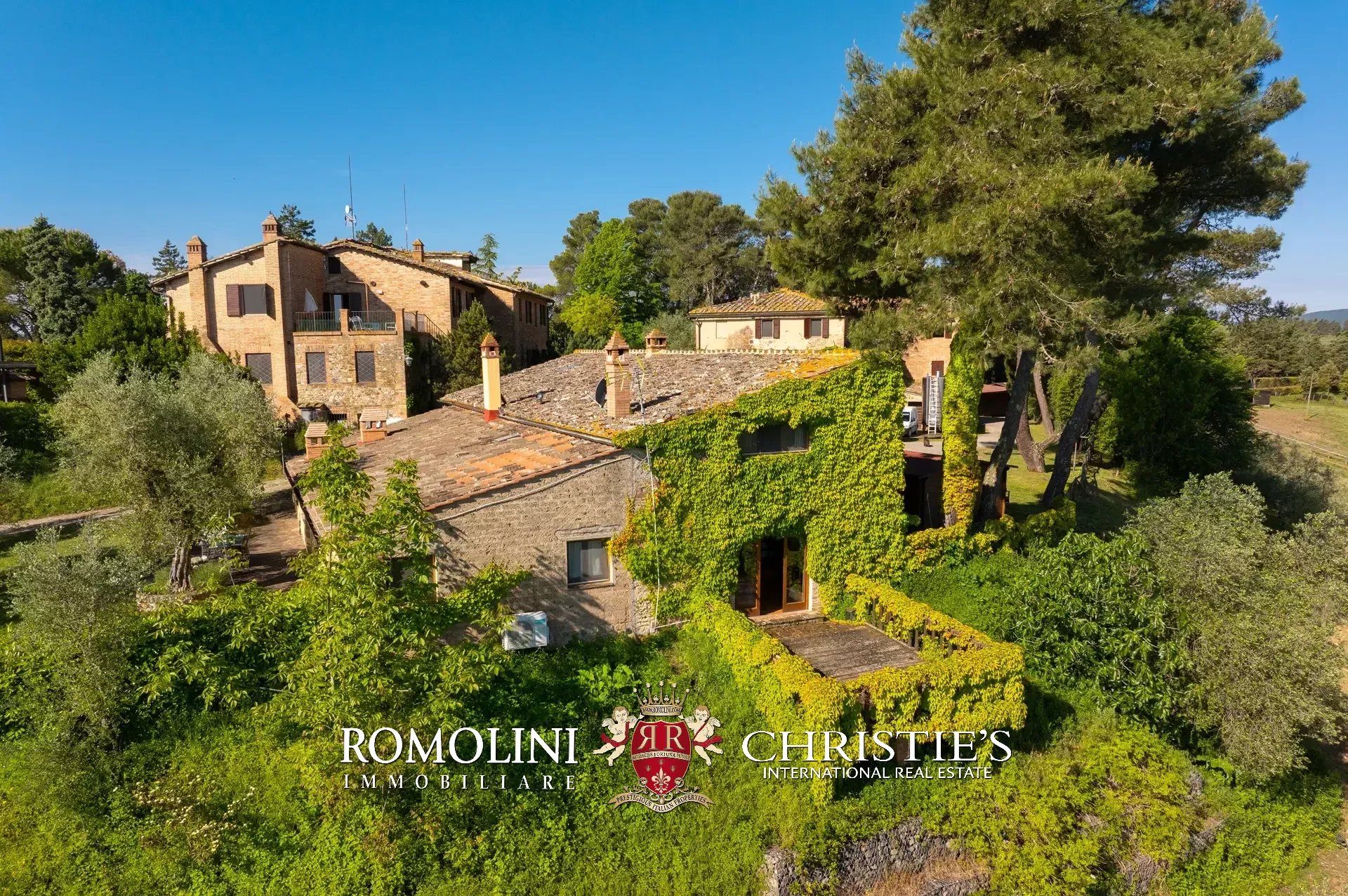 18 Bedroom Vineyard's Image 22