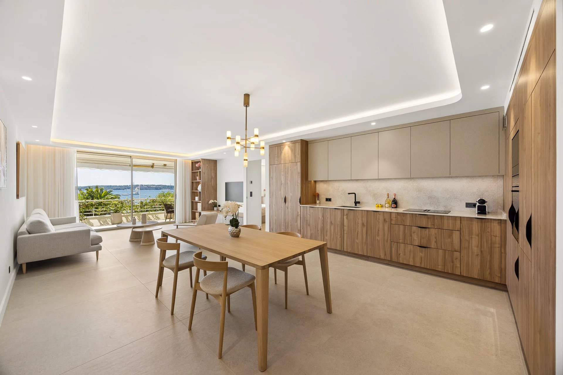Palm Beach – Exceptional 3-Bedroom Apartment – Panoramic Sea View